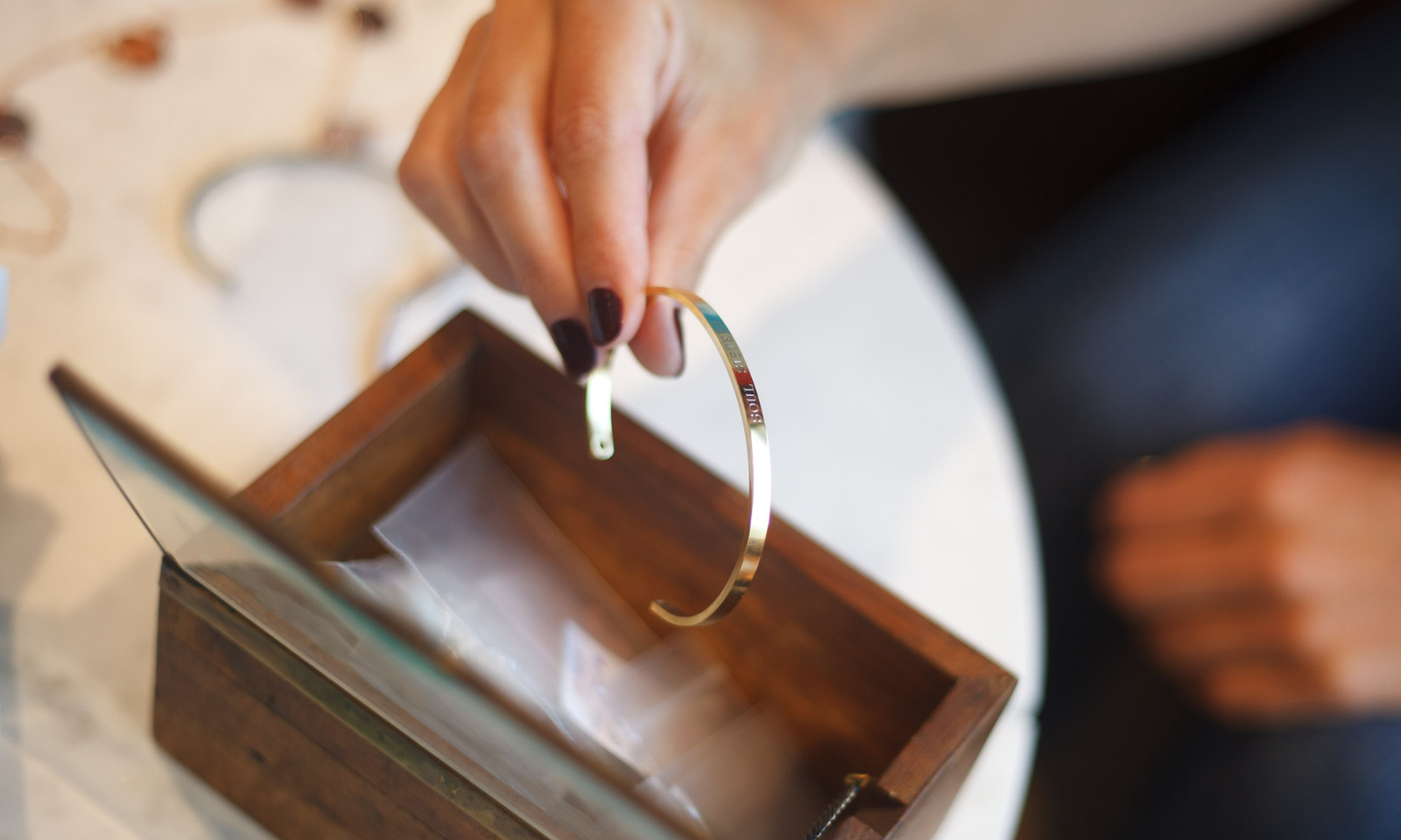 Silber Armreif mit Gravur by Melanie Mirabel