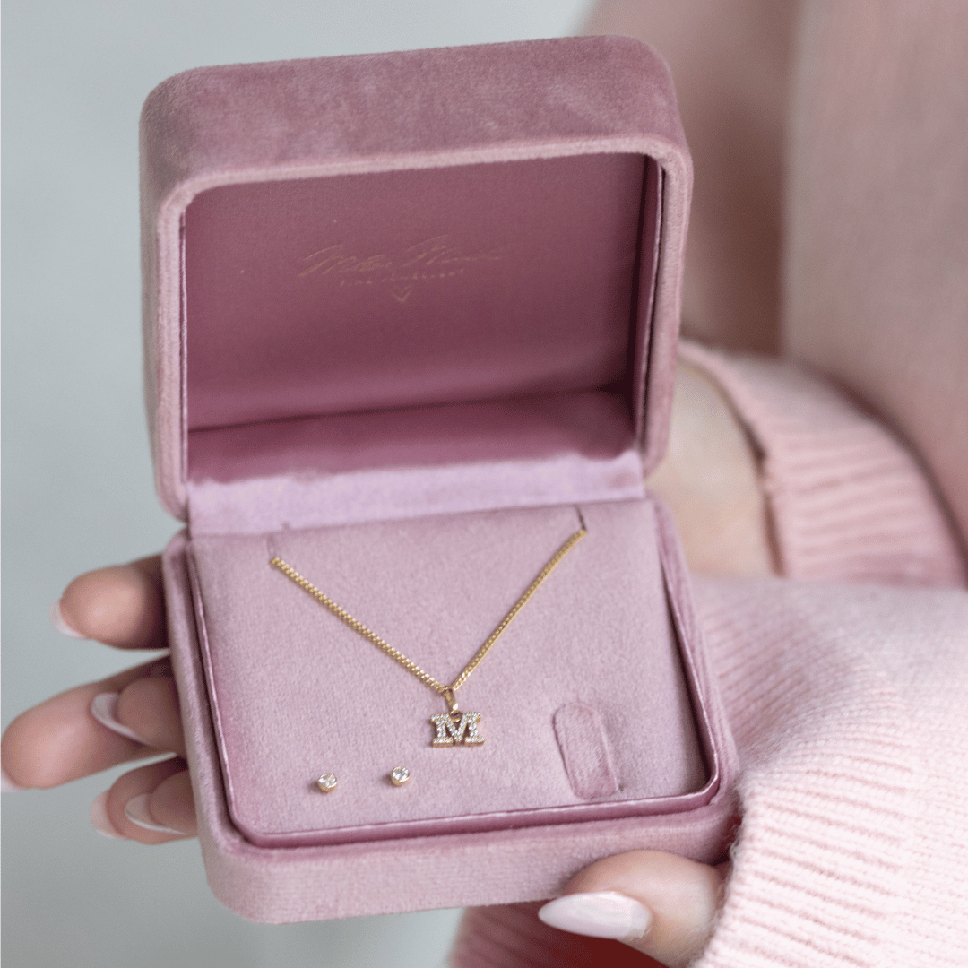 goldkette, kette gold mit Buchstabe, buchstaben kette gold mit anfangsbuchstabe, kette personalisiert mit initialen 8 karat gold