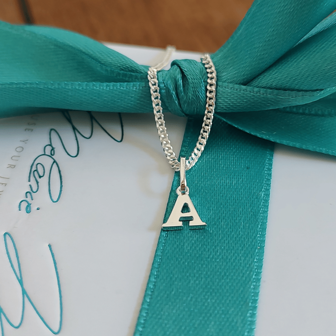 buchstaben kette, kette mit buchstabe A, zarte kette für damen, initialen kette