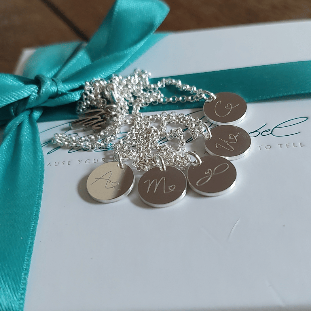 Familienkette Silber mit 5 Gravur Anhänger, Familienkette mit Gravur Sterlingsilber mit 5 Plättchen Anhänger, Kette mit Buchstaben, Initialen Kette, Kette für Mütter, Mama Kette