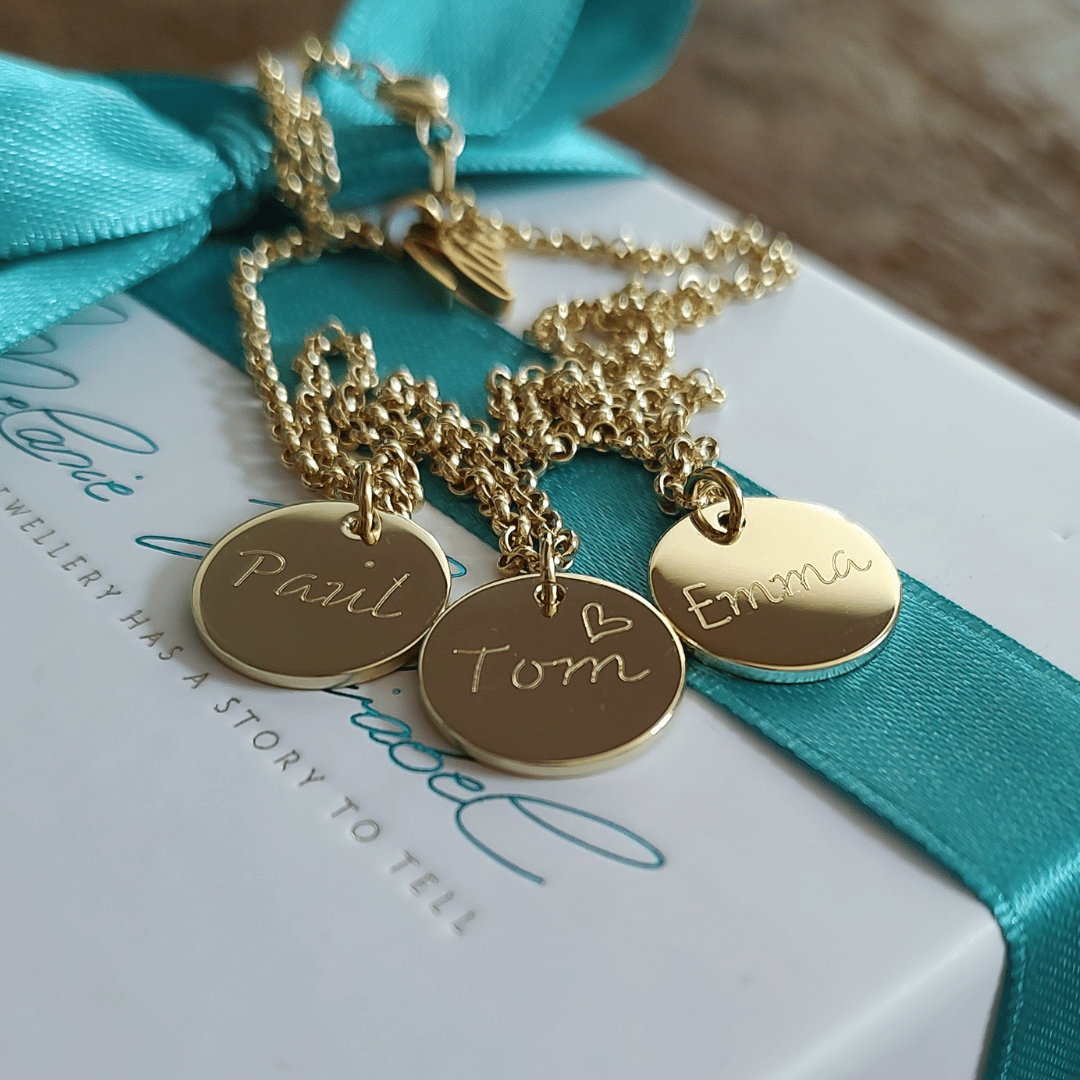 Goldkette mit 3 Gravur Anhänger, familienkette gold wie strawberry and cream schmuck, Halskette mit 3 runden Plättchen graviert mit namen der Kinder, Familienkette gold für Mama mit 3 Kinder, geschenk zur geburt für mama mit namen der kinder, schmuck zum muttertag persönalisiert mit gravuren