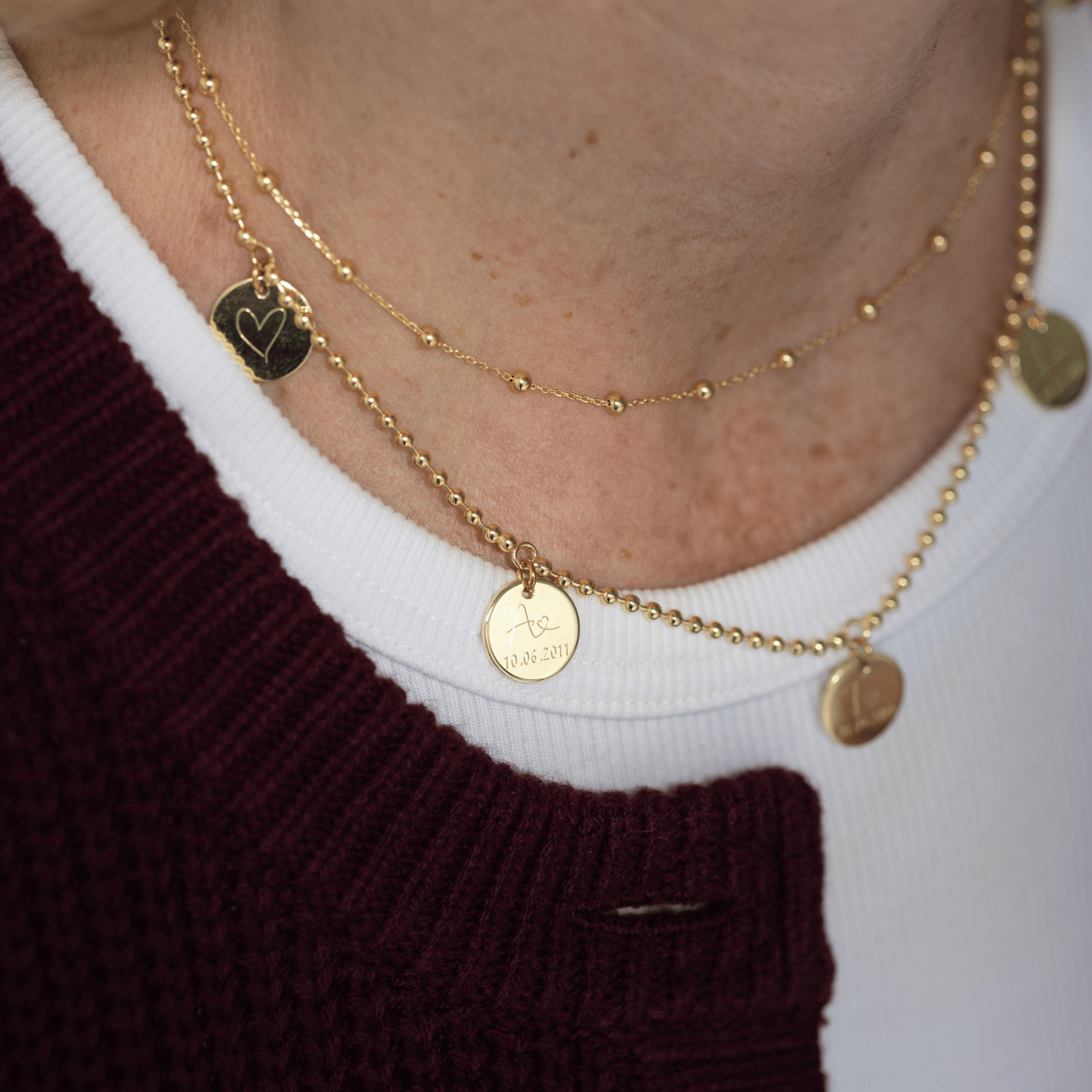 Halskette mit 5 plättchen anhänger, gold kette für mütter mit gravur namen der kinder, namenskette für mütter mit 3 kinder