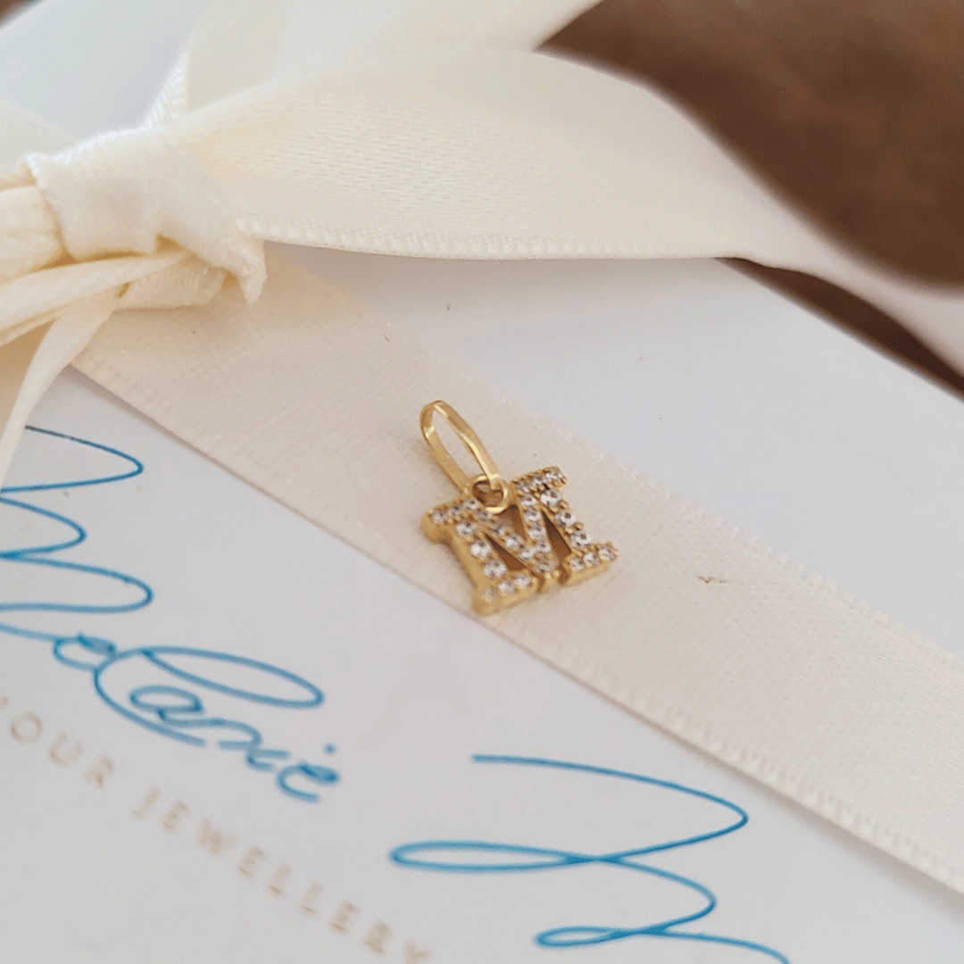 EDITH Echtgold Buchstabe mit Zirkonia | 333 Gold