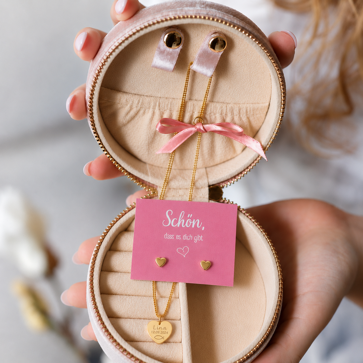 3 in 1 GESCHENKSET 🎁 Herz Kette CHERIE + Herz Ohrstecker + Samtetui