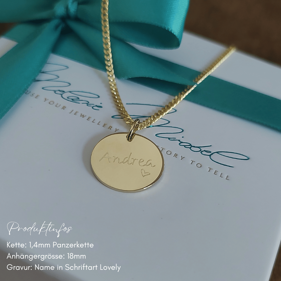 hochwertige gold kette für Damen. personalisiertes Geschenk für Mama und auch für Oma. mit der Gravur der Kindernamen und enKelkinder. handgefertigte Ketet aus Echt Gold nach individuellen vorstellungen in unserer Goldschmiede in Berlin