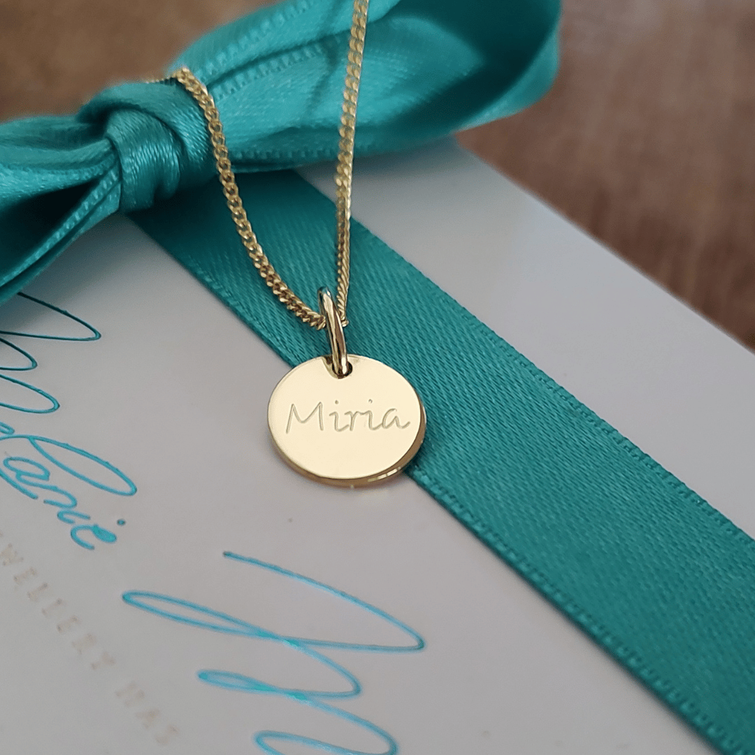 SALLY Echtgold Initialenkette mit 1 kleinen Gravur Plättchen | 333-750 Gold