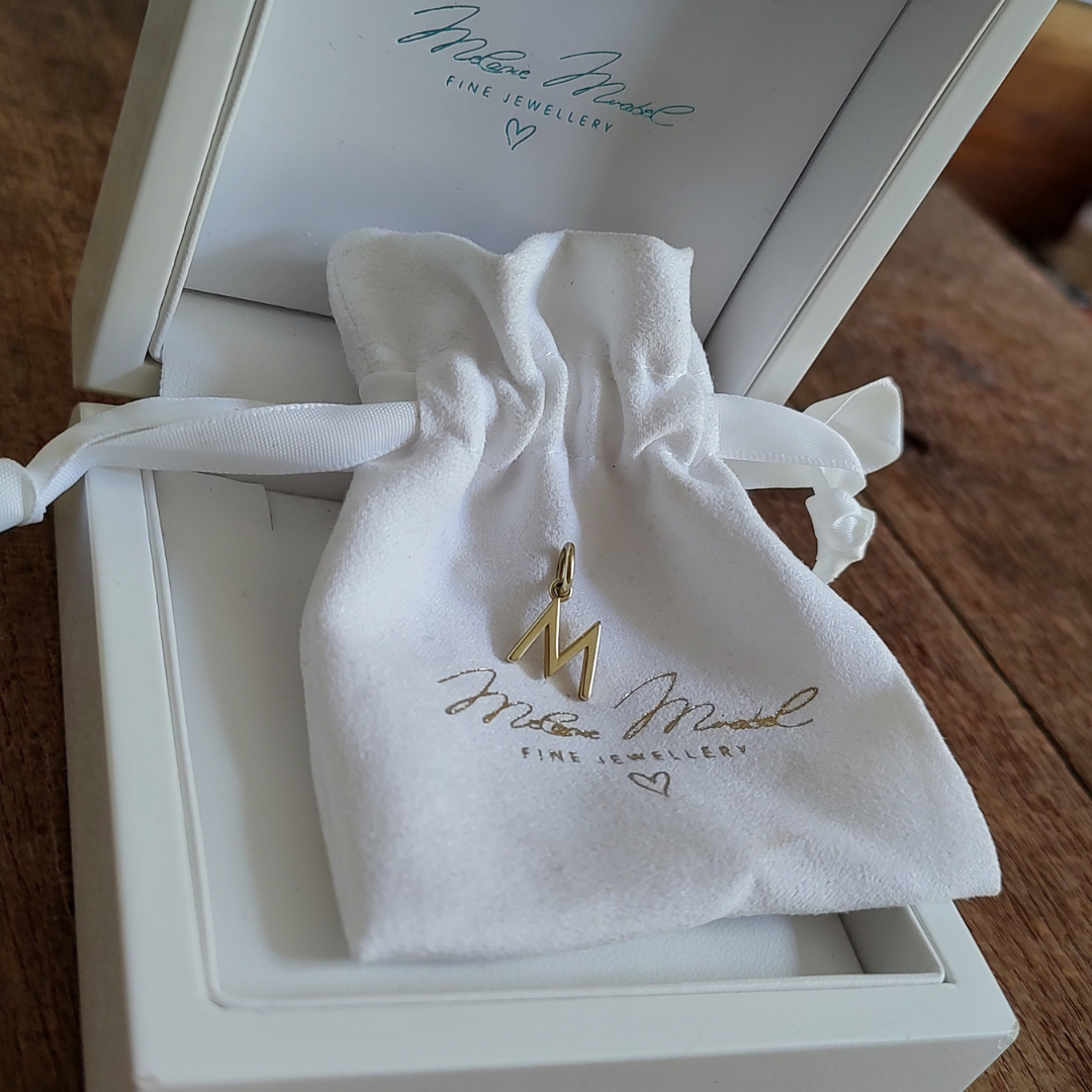 buchstabe gold, buchstabe gold anhänger, Echt Gold Buchstabe Kette, Gold Kette mit Buchstabe, goldkette 585, buchstabe 585 gold, buchstabe gold 750 gold