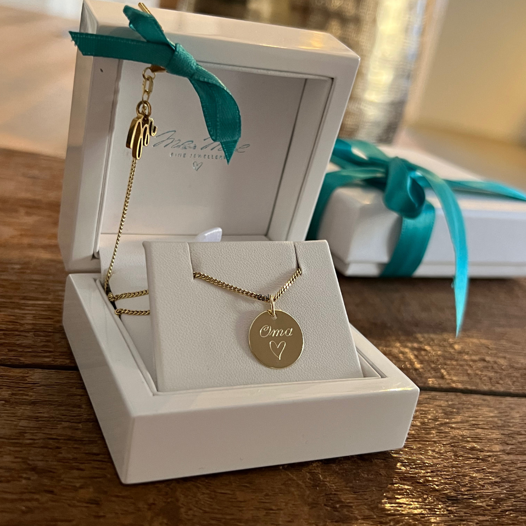 Goldkette mit Buchstaben, Buchstaben Kette Gold, Echt Gold Kette für Damen, zarte Halskette mit Gold Plättchen, Plättchen Kette Echt Gold mit Gravur