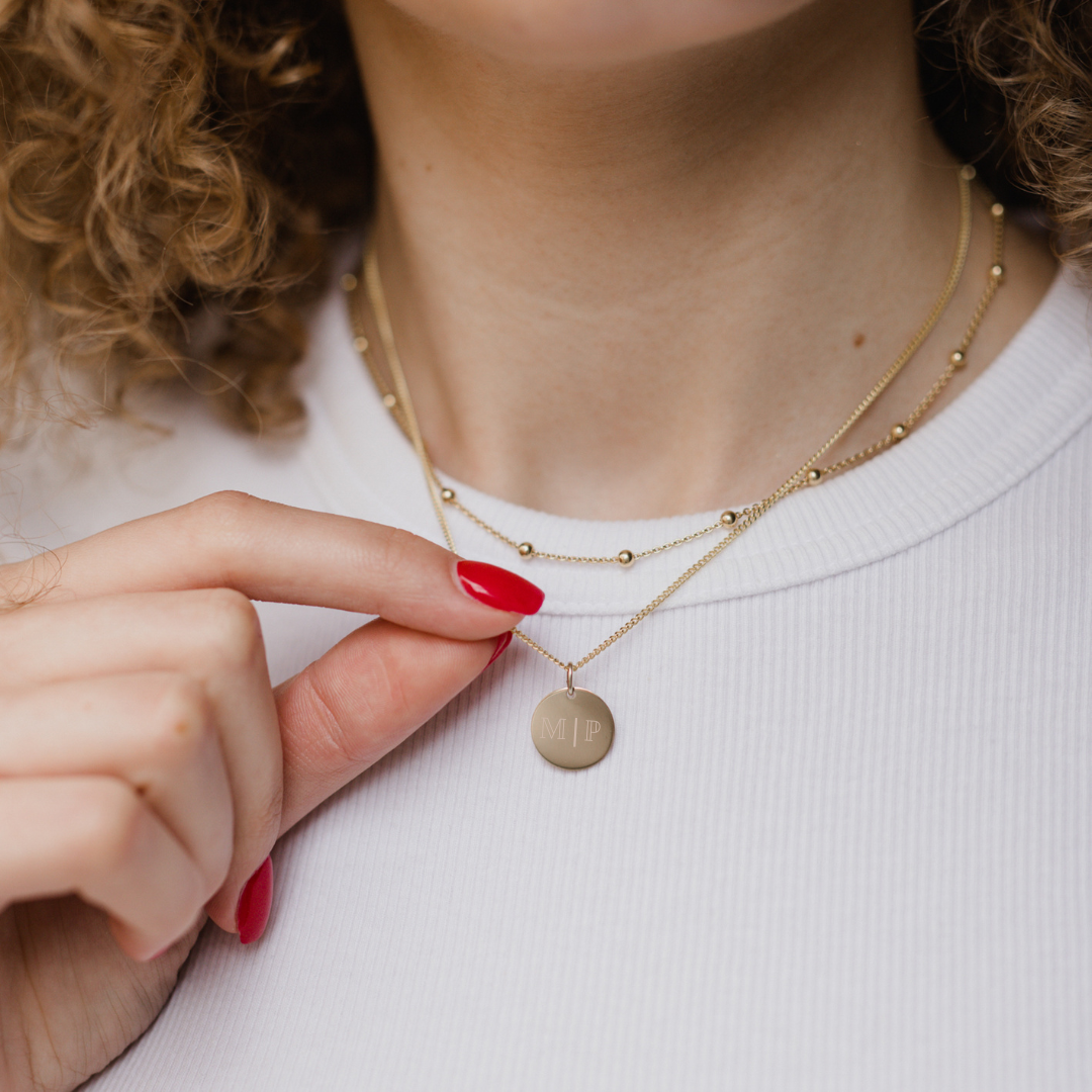 Goldkette mit Buchstaben, Buchstaben Kette Gold, Echt Gold Kette für Damen, zarte Kette mit Gold Plättchen, Plättchen Kette Echt Gold mit Gravur, sissbliss ketten, hedi kette