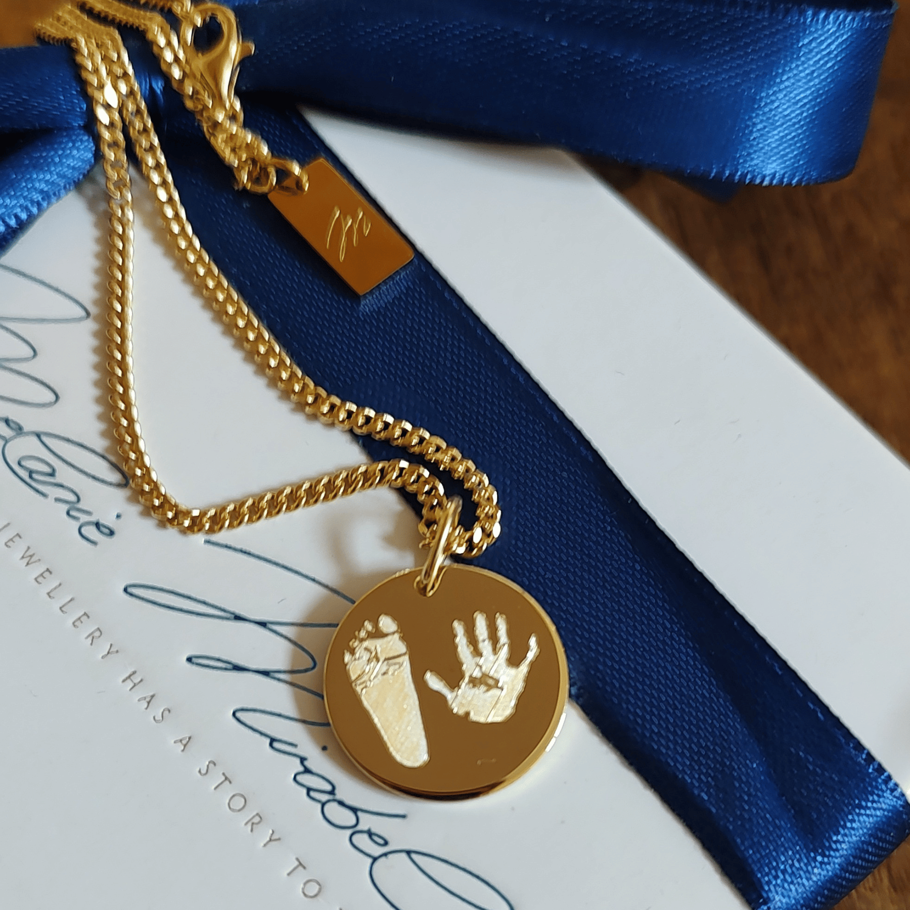 halskette für papa zur geburt baby mit fussabruck und handabdruck, kette zur geburt für papa mit gravur baby name, baby fussabdruck kette für Männer