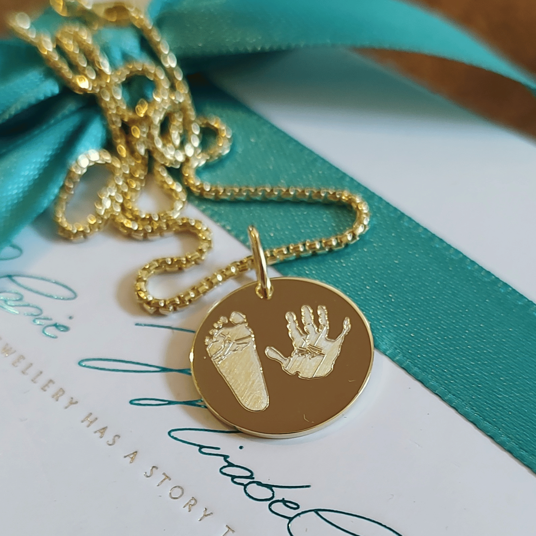 Gravur Fussabdruck Baby, halskette gravur Handabdruck baby, kette zur geburt für mama mit name und geburtsdatum kind