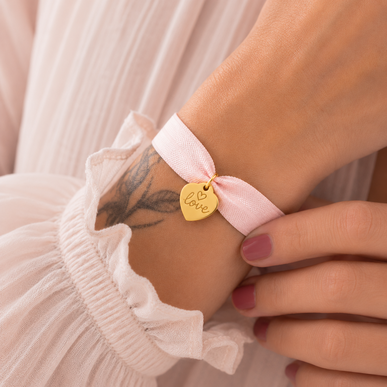 BONHEUR Herz Armband mit farbigen, elastischen Band