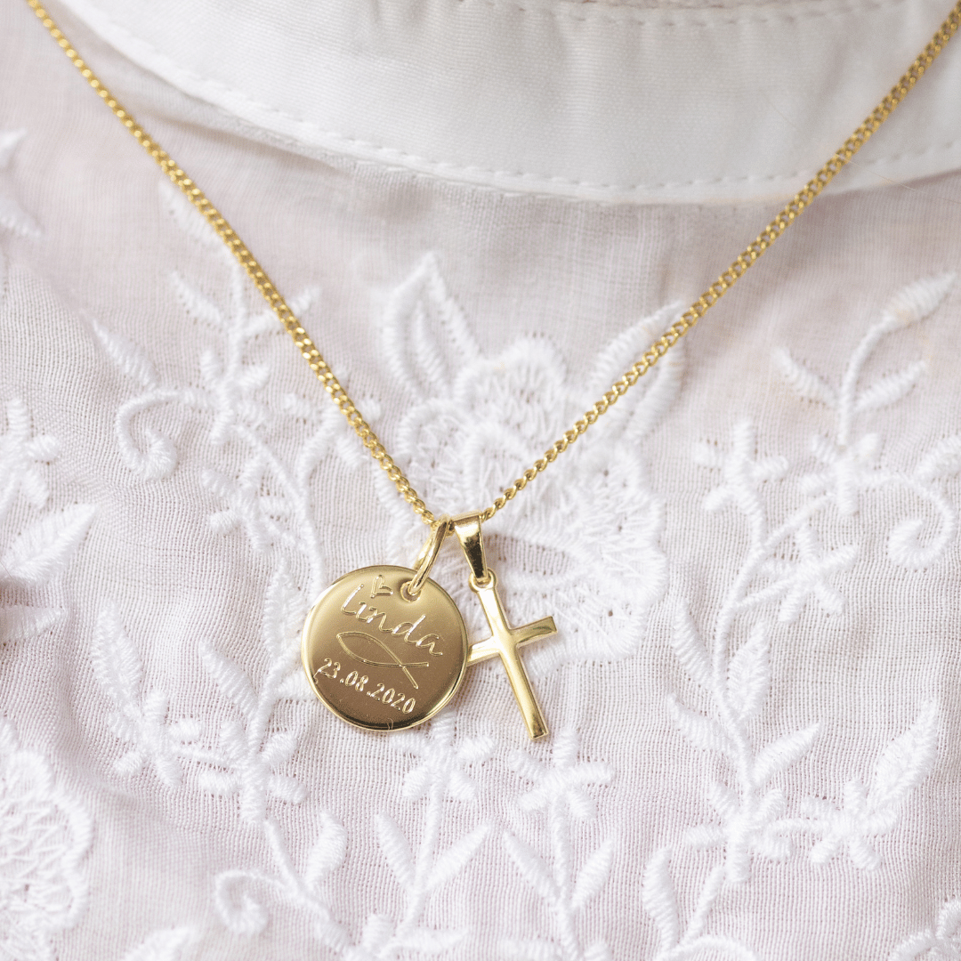 Benedicte cross chain with engraving trailer for girls