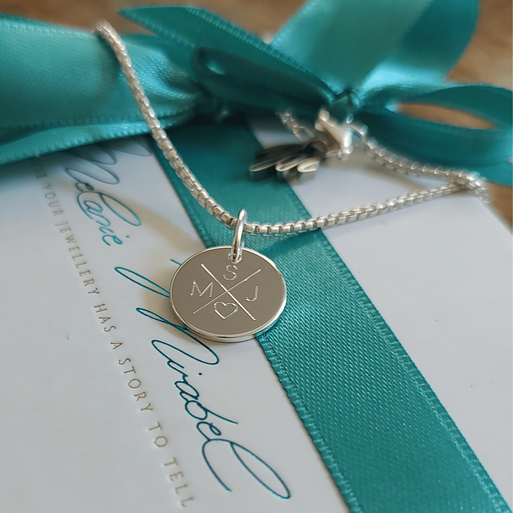 Namenskette silber, Halskette für Damen mit gravur 4 initialen, Gravur 4 Buchstaben im kreuz