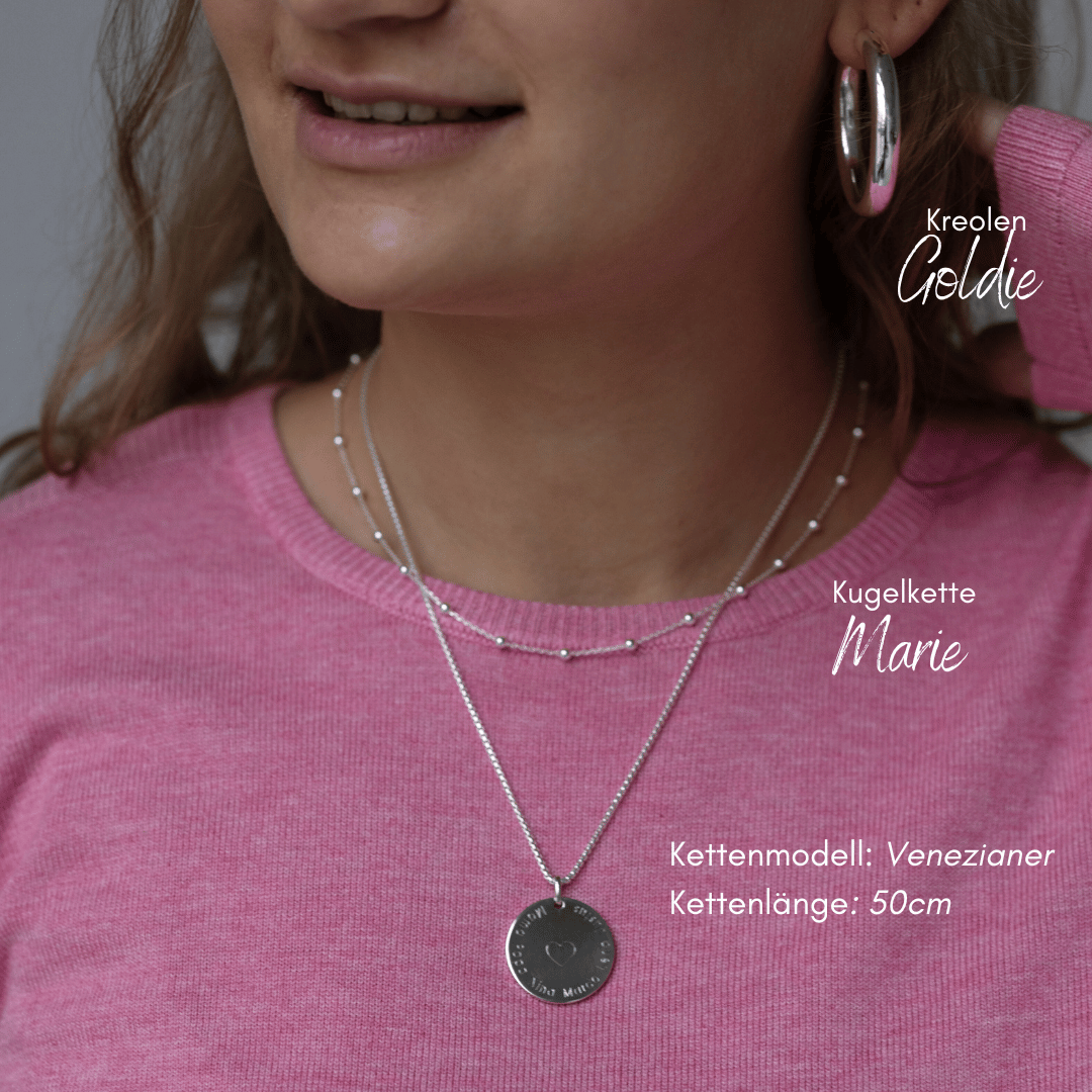 Plättchen Kette mit Gravur, personalisierte halskette mit grossen Gravur Anhänger, Initialen Kette mit Buchstaben, Namenskette für Mütter mit namen der kinder, personalisierte Halskette mit Plättchen und Fussabdruck Gravur