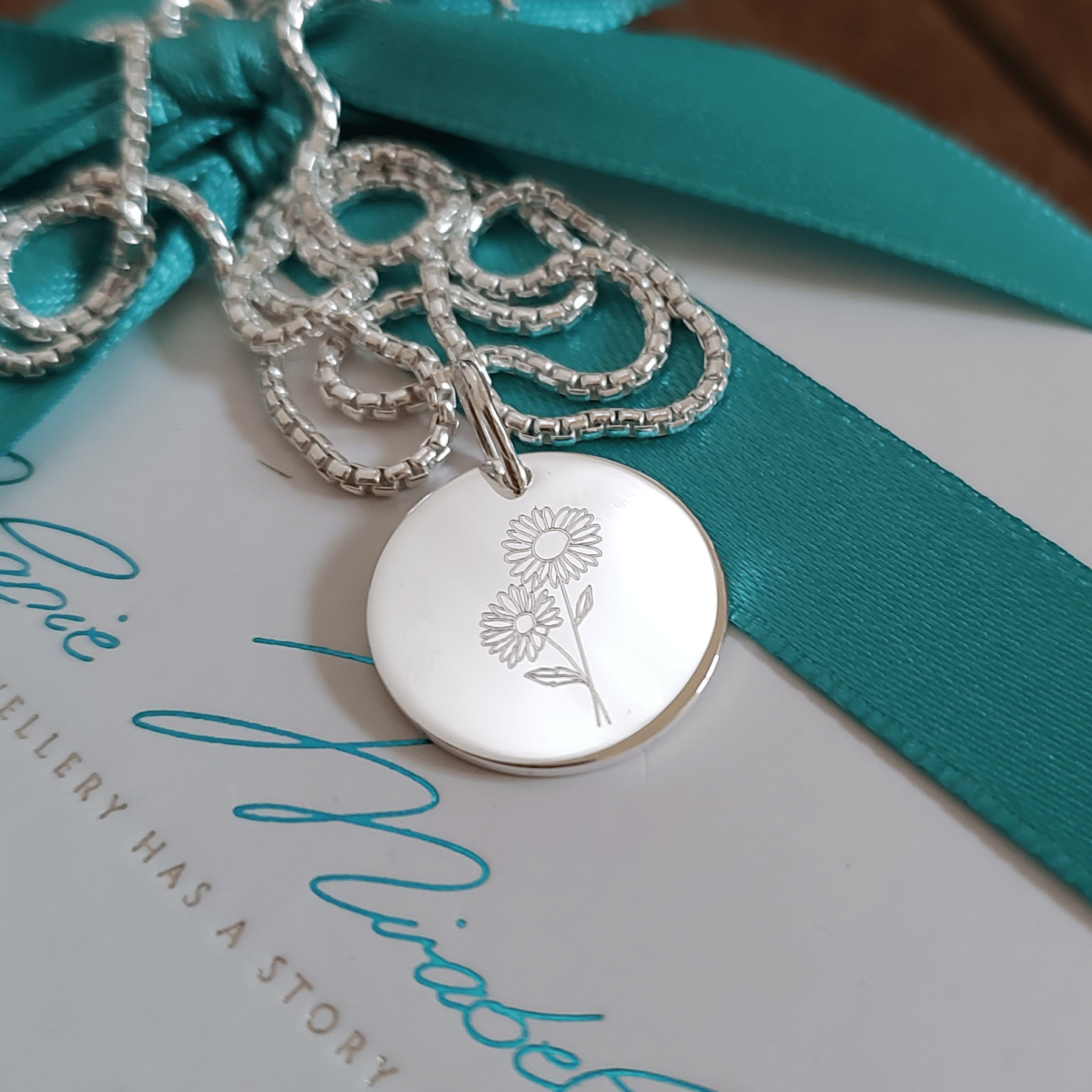 Initialen Kette Silber, plättchen kette mit gravur geburtsblume, kette zur geburt mit gravur