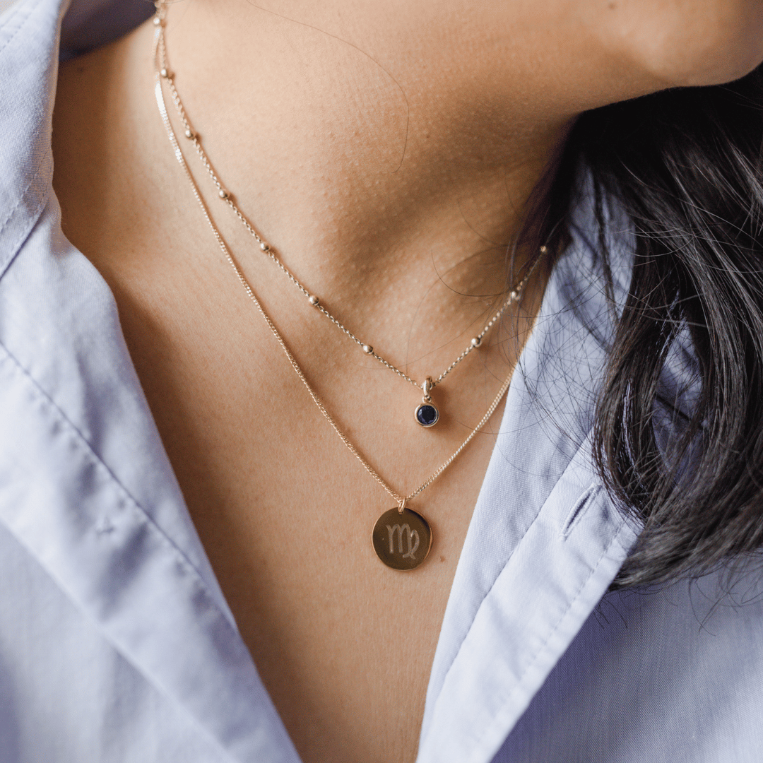 Namenskette Gold mit Gravur, Plättchen Kette mit Gravur Name und Sternzeichen, Halskette mit runden Gravur Anhänger