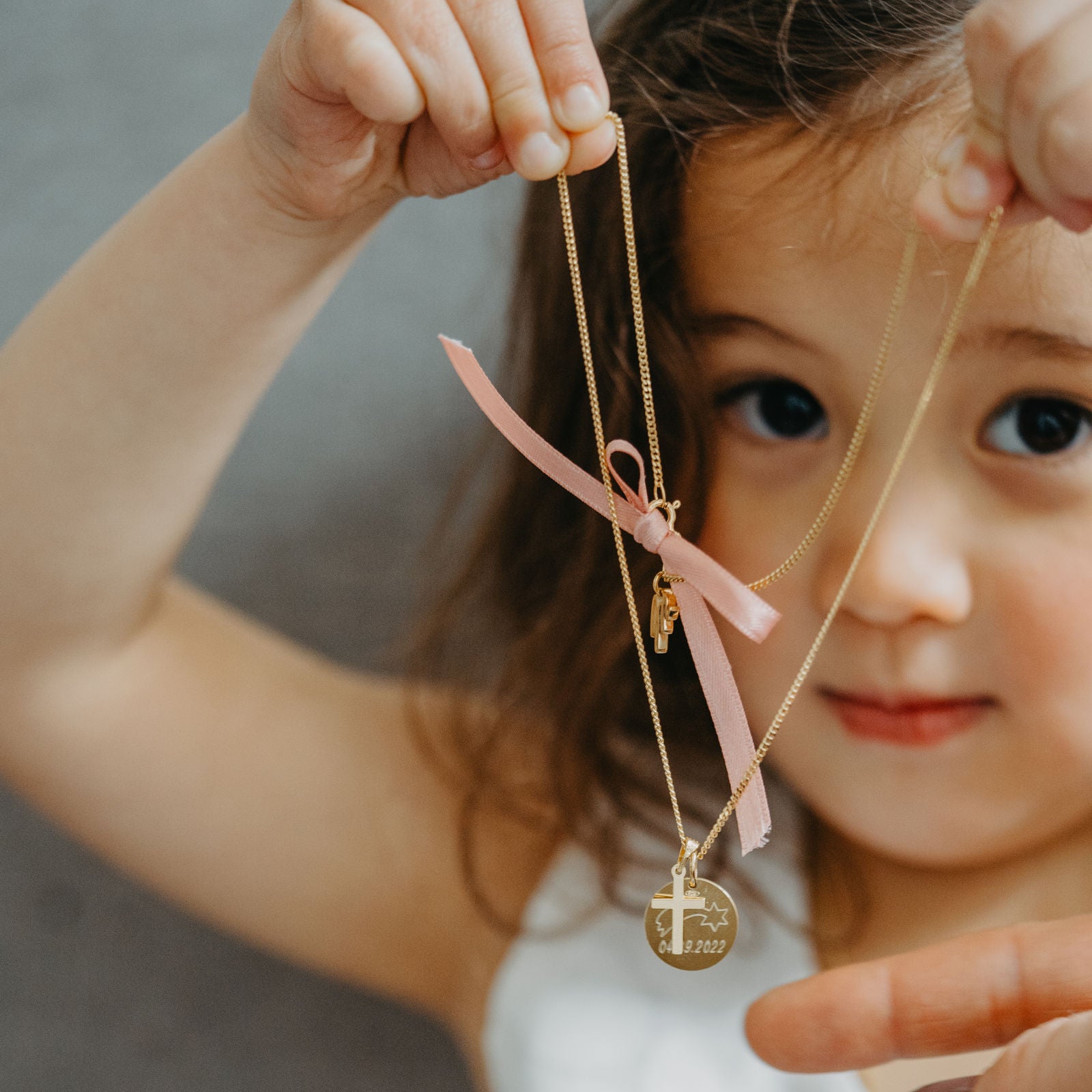 Taufkette mädchen, Kreuz kette zur taufe kommunion, kette erst kommunion, kreuz kette gold mädchen, kette mit kreuz taufe, taufkette gold mädchen, geschenke zur taufe, geschenke zur kommunion, taufkette mit gravur, taufkette mit namen mädchen