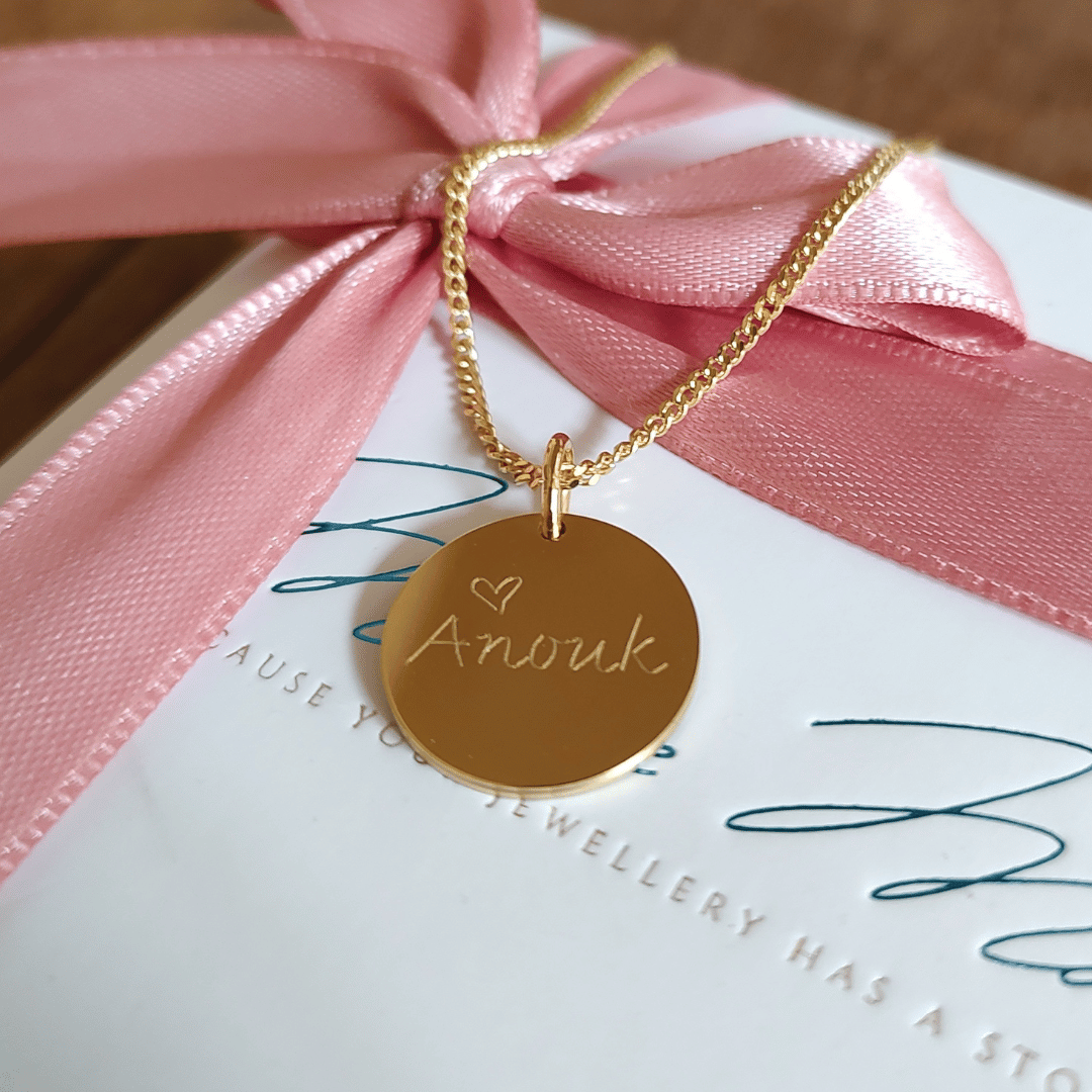 Juna name chain for girls with engraving trailer