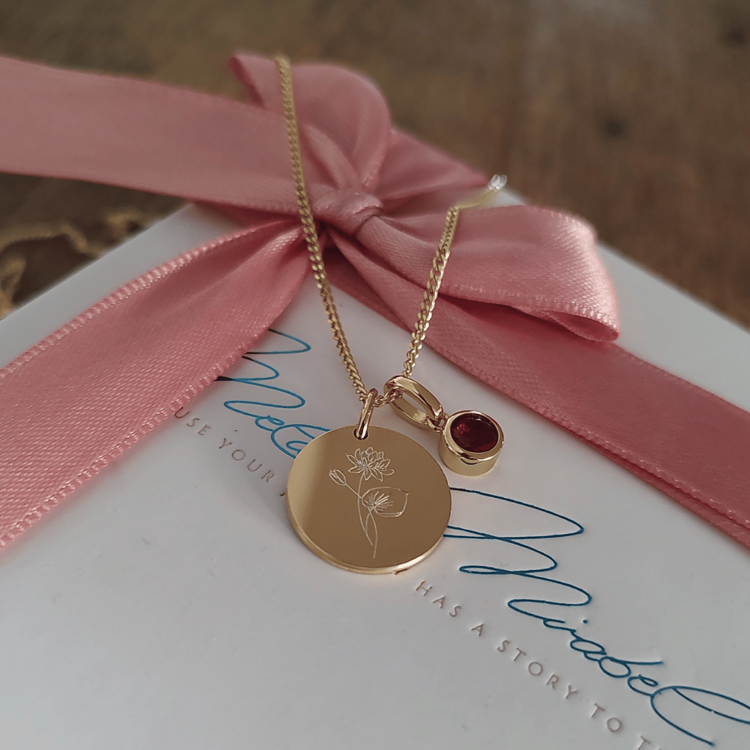kette personalisiert, namenskette für mütter mit gravur, geburtsstein schmuck, kette gold mit geburtsstein