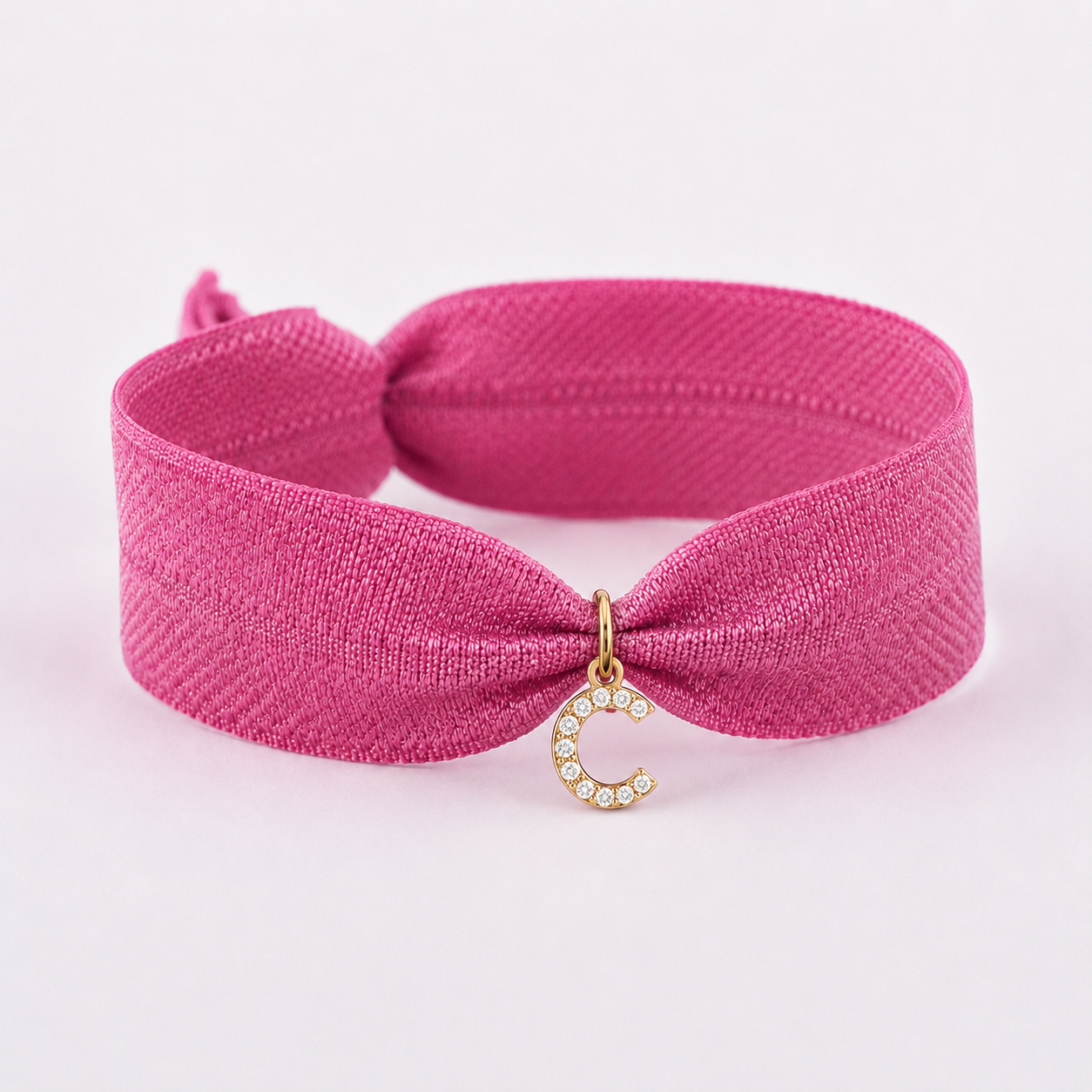 BONHEUR Buchstaben Armband mit farbigen, elastischen Band