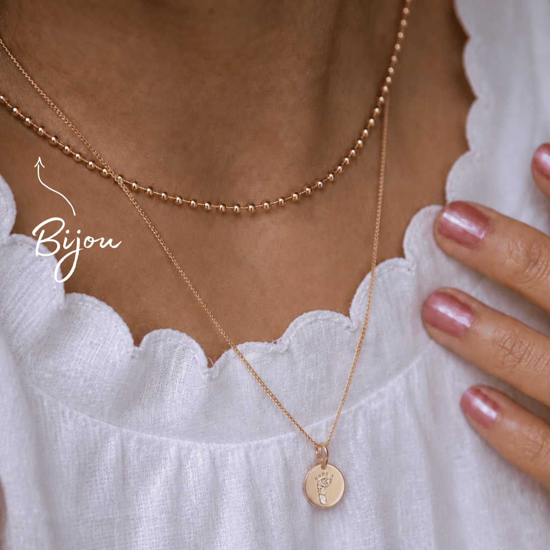 Für Männer: Du suchst ein persönliches Geschenk für deine Freundin oder Ehefrau? Diese hübsche Initialen Kette mit zarten Gravur Plättchen mit euren Anfangsbuchstaben oder dem Namen eures Kindes ist das romantischste Geschenk für deine Freundin, Ehefrau oder Mama Deiner Kinder