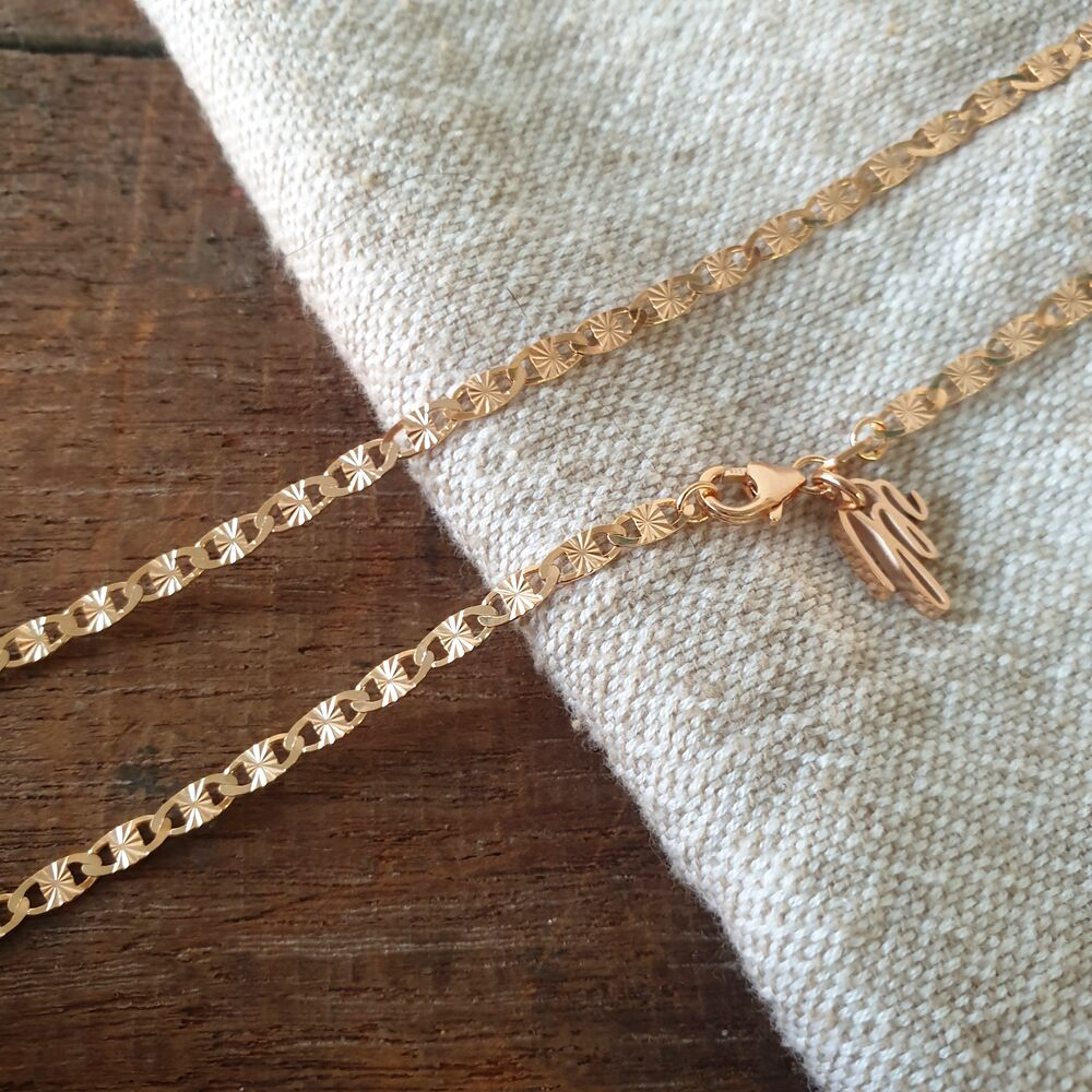 Be shiny elegant, shimmering layering chain