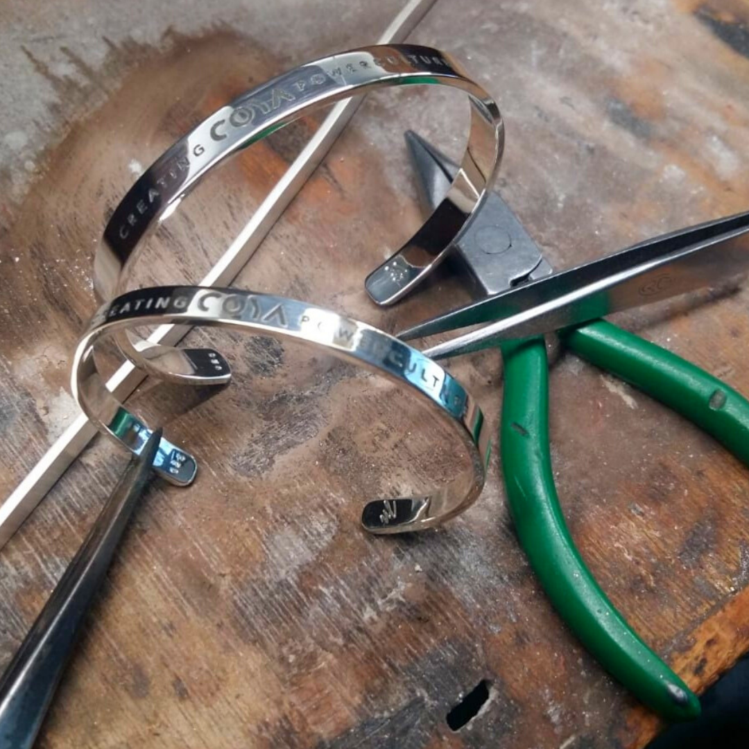 Personalisierter Armreif in Echtsilber mit Gravur