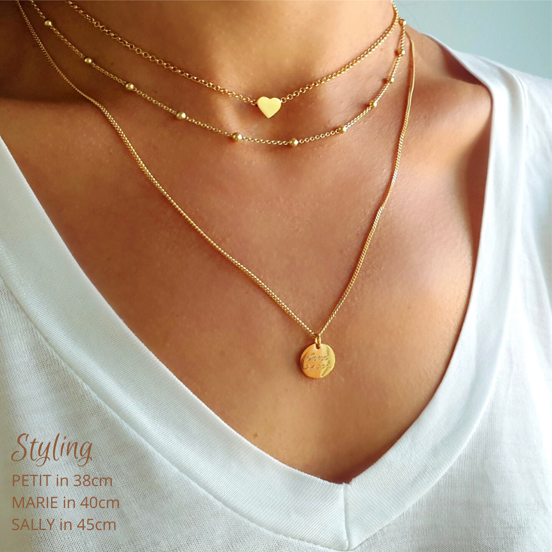 Initialienkette mit Gravur Plättchen, Plättchen Kette Gold, Kette mit Plättchen, Initialenkette Kindernamen, zarte Goldkette für Damen, Damen Kette mit Gravur