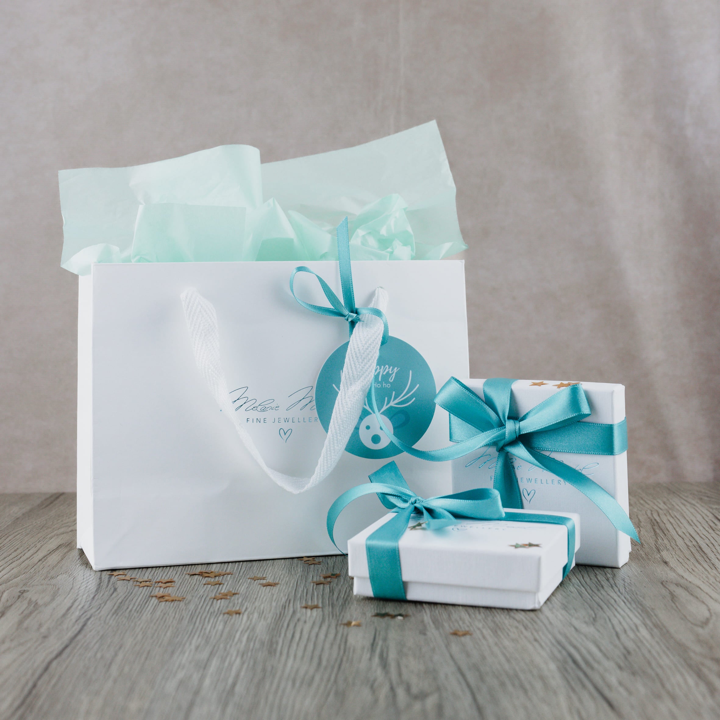 Geschenke liebevoll verpackt, Geschenke für die Liebsten von Melanie Mirabel