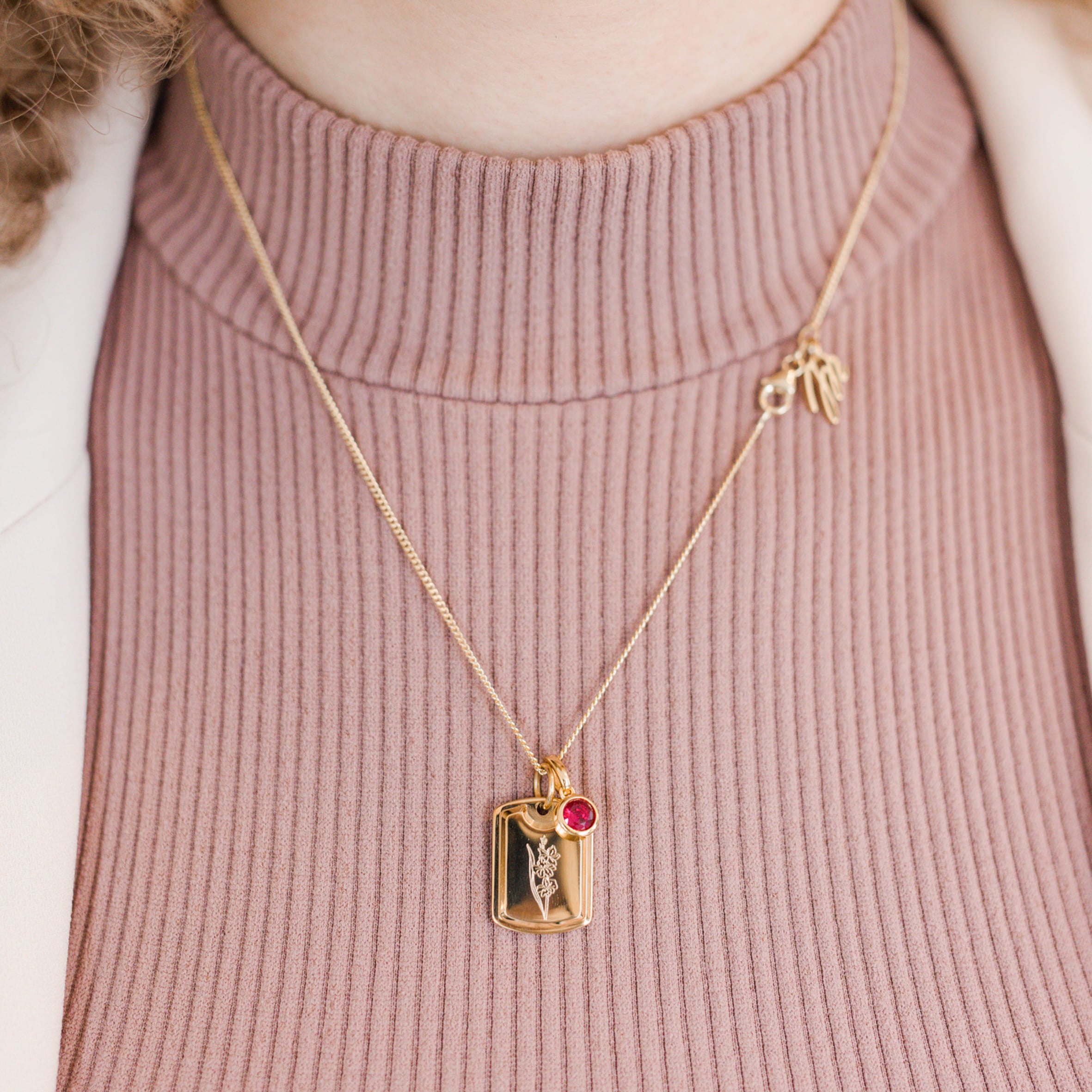 Goldkette mit Dog Tag Anhänger, Kette Geburtsblume, Tag Kette mit Gravur, Namenskette Gold mit Gravur, Kette mit rechteckigen Anhänger, Geburtsstein Kette, Kette mit Geburtsstein Anhänger