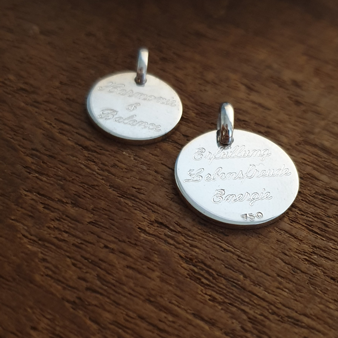 Weissgold Gravur Anhänger | Grösse nach Deiner Wahl