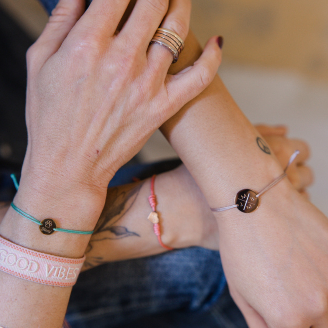 Freundschaftsarmbänder mit Gravur, Nylonarband mit Gravur, Armband aus Nylon, Plättchen Armband, personalisiertes Armband, Armband mit Gravur,