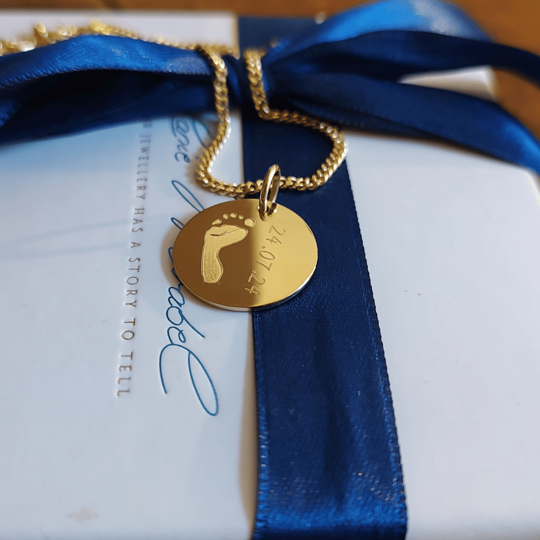 Die Gravur von Fuss- & Handabdrücken