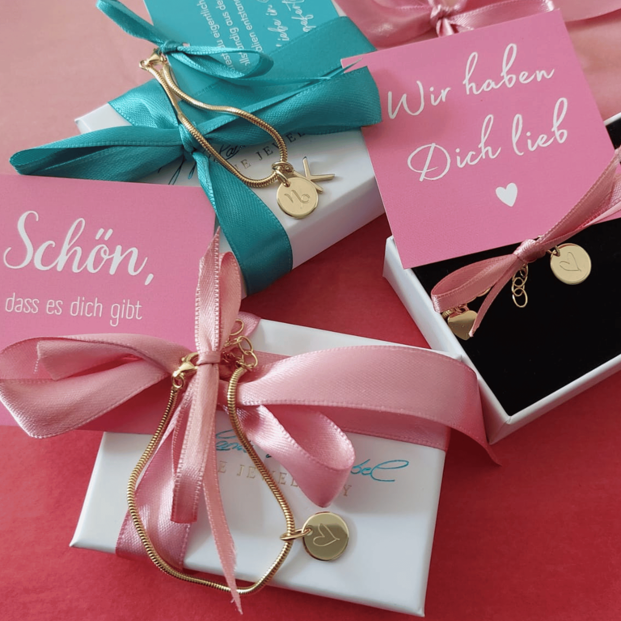 armbänder für trauzeuginnen zum JGA. junggesellinnen Armbänder, initialen armband gold frauen, namensarmband mit buchstabe gold, plättchen armband gold mit gravur, namensarmband für mütter, individuell gravierten Initialen Armbänder für Paare und Freundschaften, Buchstaben Armband, armband initialen familie, 