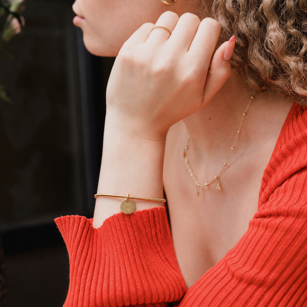 initialen armband gold damen, namensarmband mit buchstabe gold, goldenes armband mit plättchen, plättchen armband gold mit gravur, namensarmband für mütter, individuell gravierten Initialen Armbänder für Paare und Freundschaften, Buchstabenarmband, armband initialen familie, Memory Charms Armband mit gravuren kindernamen