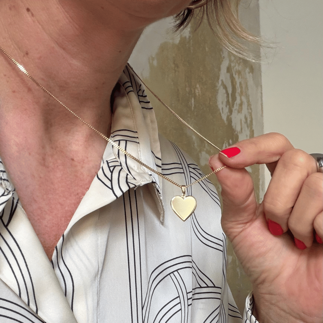 Goldkette 585 gold personalisiert für damen mit Herz Anhänger, herz kette 585 gold für meine ehefrau mit gravur, kette mit herz für meine freundin individuell in goldschmiede gefertigt, herzkette gold mit individueller gravur goldschmiede berlin 