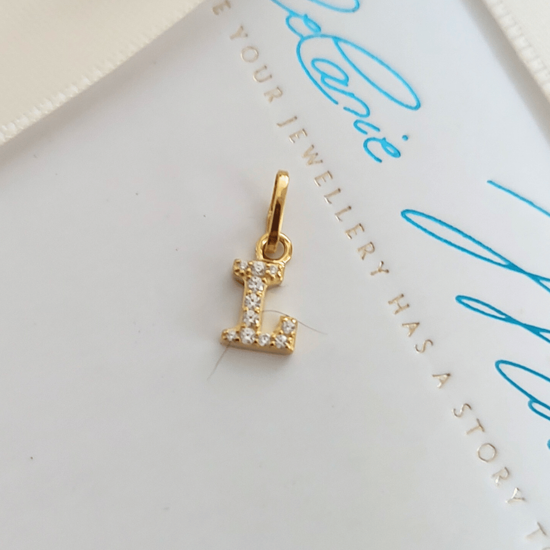 EDITH Echtgold Buchstabe mit Zirkonia | 333 Gold