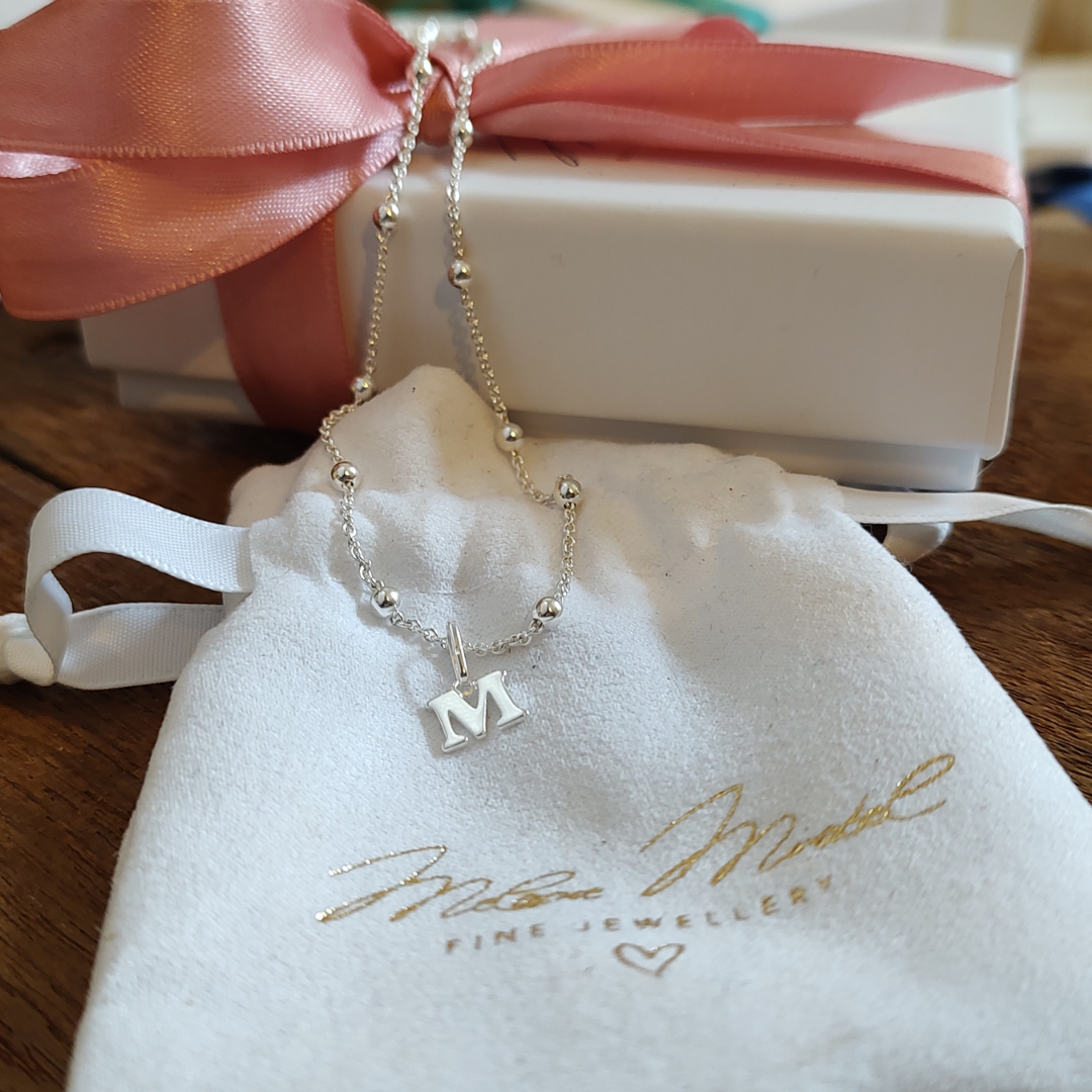 GINA Buchstaben Kette für Mädchen