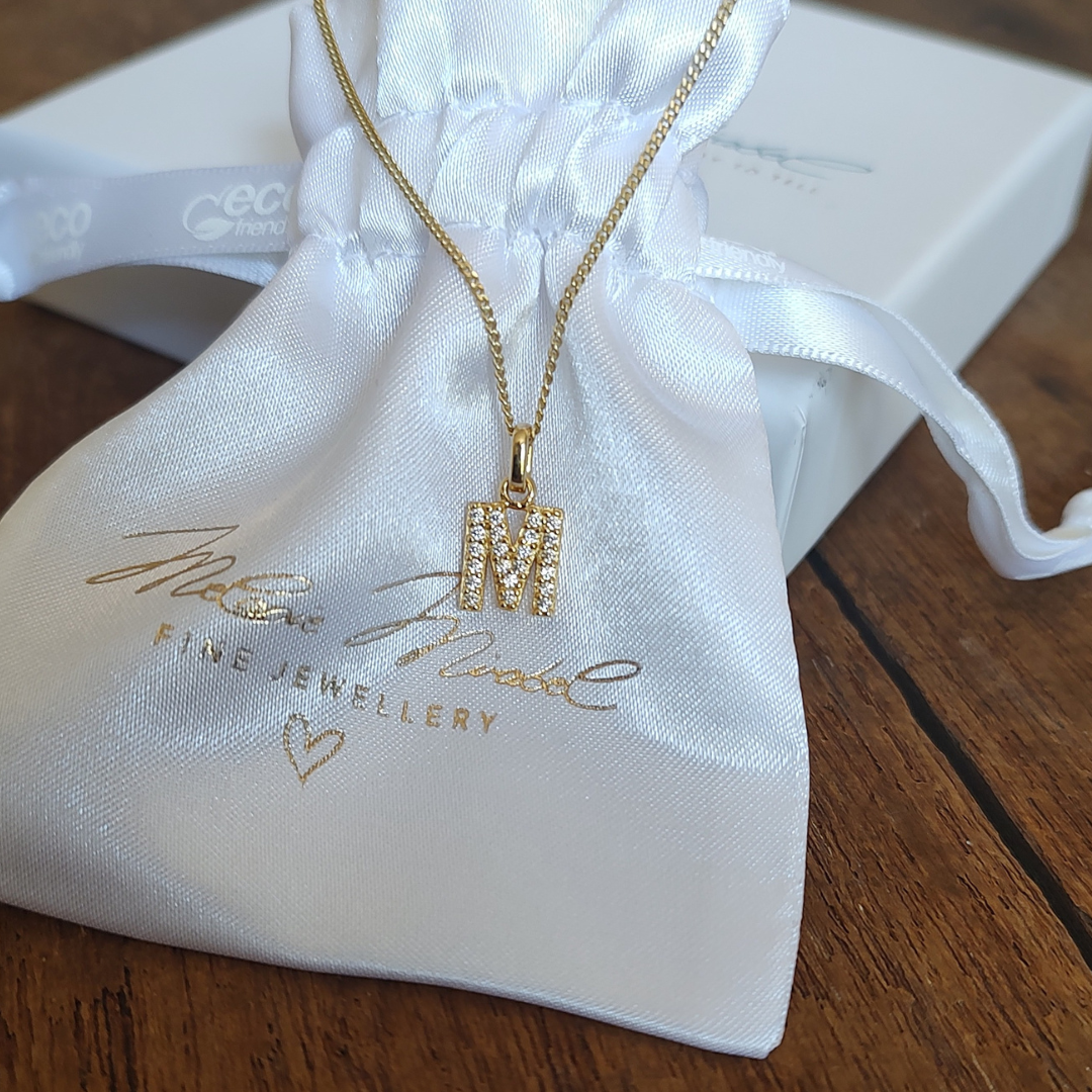 Buchstaben kette Gold, Pave letter charm, shiny letter charm, buchstaben anhänger gold, initialen anhänger gold, letter charm gold