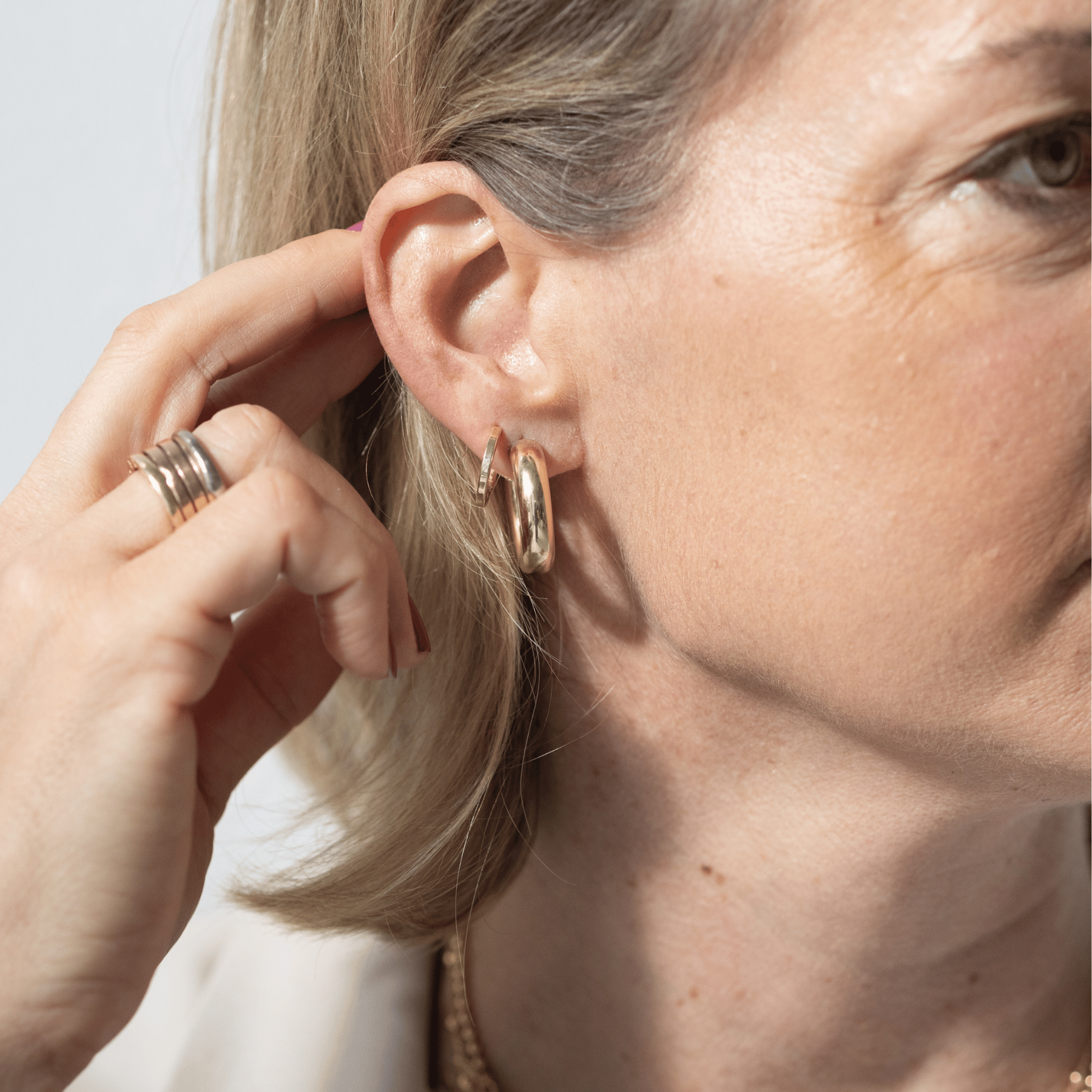 GOLDIE Creolen bold | Small