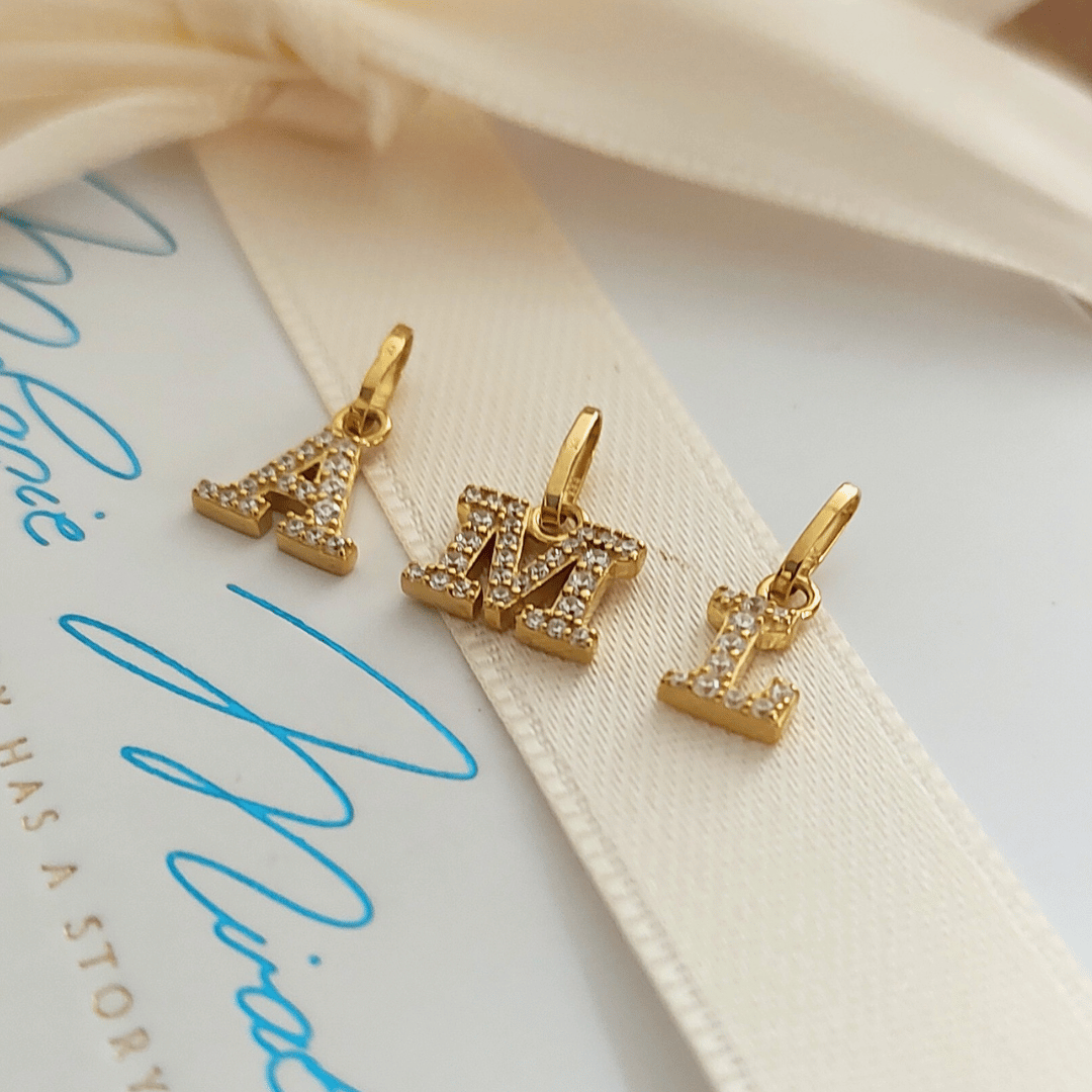 EDITH Echtgold Buchstabe mit Zirkonia | 333 Gold