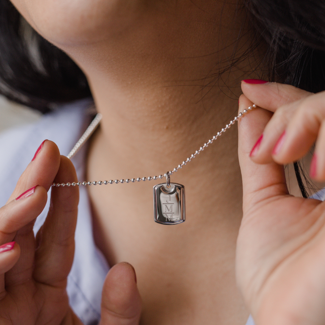 BABE Kette mit rechteckiger Gravur Plakette