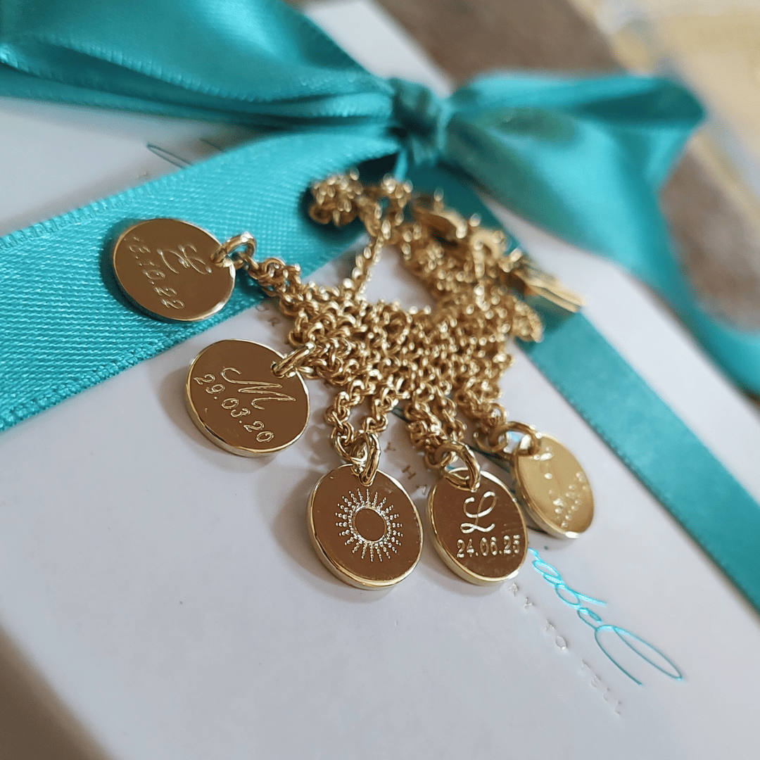 Familienkette strawberry & cream, Gold kette 5 Namen, Familienkette 585 Gold personalisiert, Familienkette 750 Gold, Kette 333 Gold mit 5 Gravur Plättchen, Initialienkette Echt Gold für Mamas, handgefertigt mit persönlichen gravuren