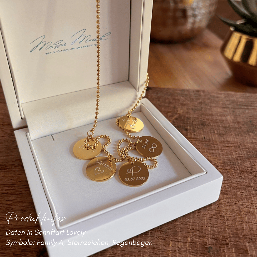 Familienkette gold, Familienketten 5 Anhänger, Familienkette mit Namen, kette sarah engels, Kette zur Geburt, geschenk zur geburt,  schmuck zur geburt für die mama, Mama Kette mit Kindernamen, Kette mit Namen der Kinder, buchstaben kette gold