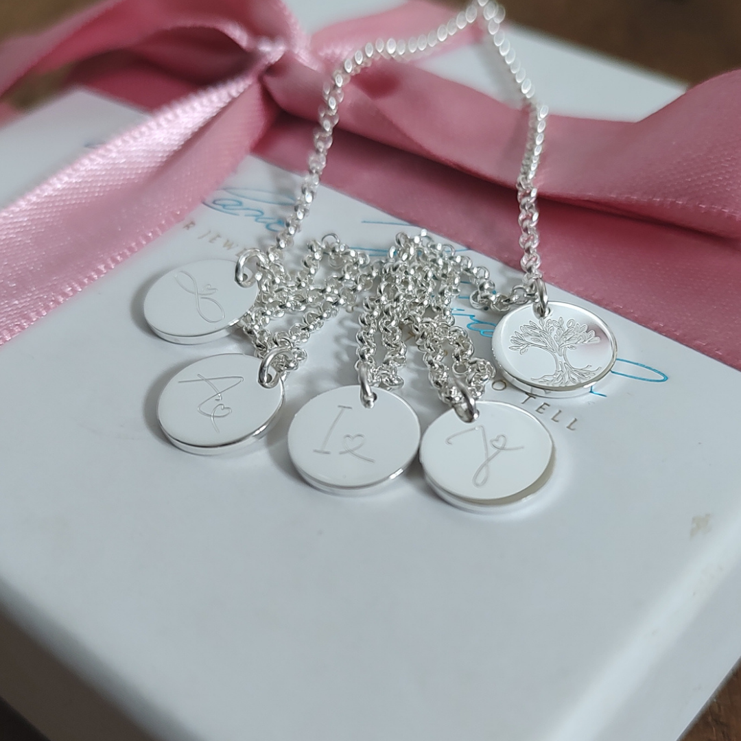 Familienkette HAPPY FAMILY mit 5 kleinen Gravur Anhänger