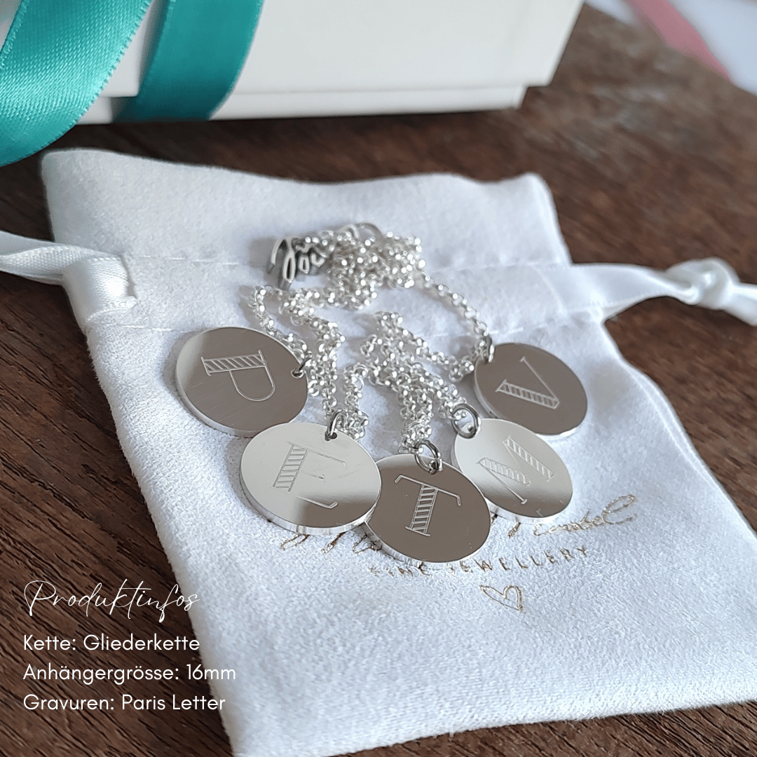 familienkette, familienkette personalisiert, buchstaben kette, kette mit buchstaben, kette namen kinder, kette mit individuellen gravuren, kette mit individuellen Schriftzug, geschenk zur geburt,  schmuck zur geburt für die mama, namenskette personalisiert mama