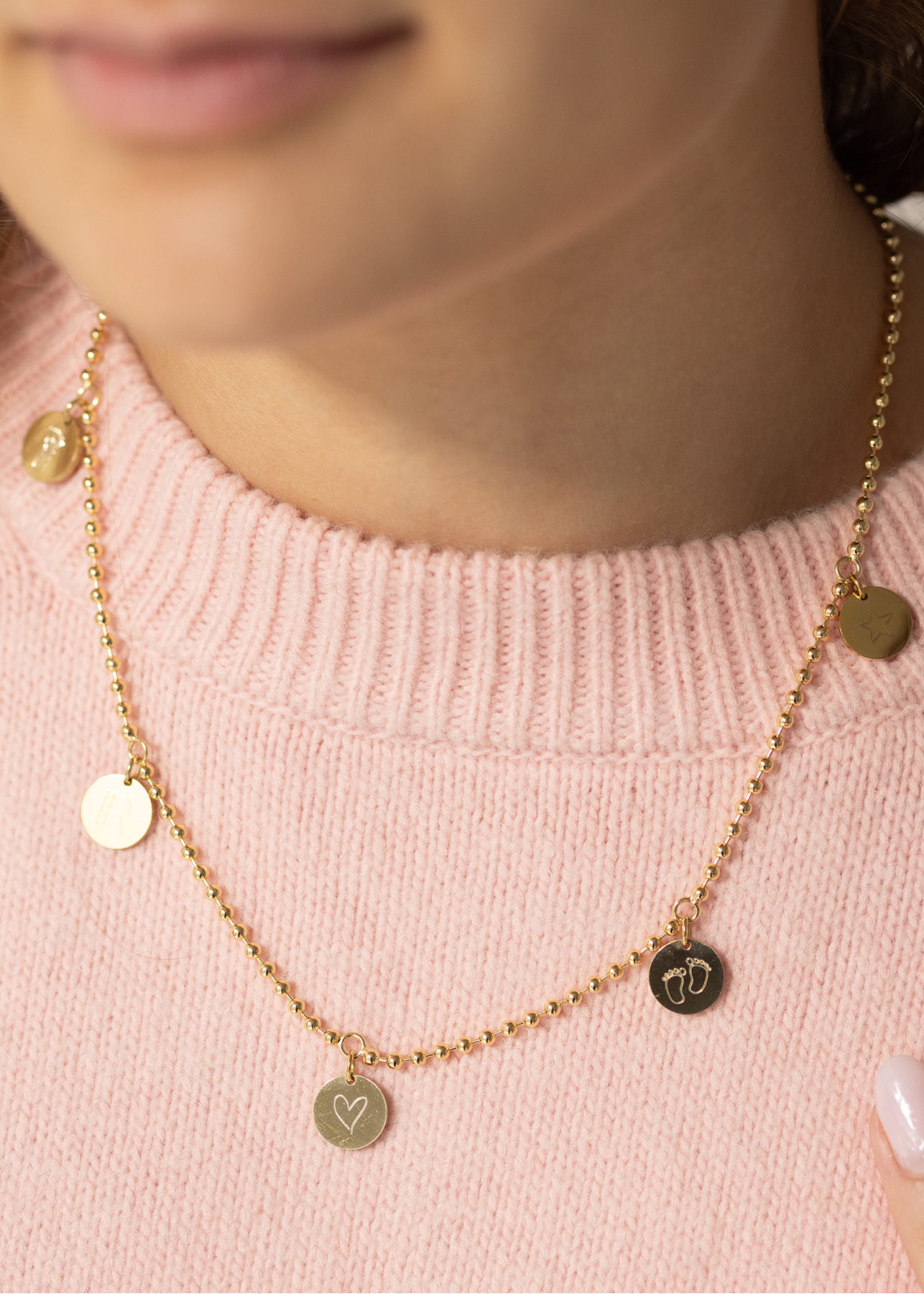 Familienkette Gold mit 5 Gravur Plättchen, personalisierte Familienkette in Gold mit Gravur, Kette personalisiert, Kette mit Buchstaben gold, Kette für Mamas mit initialen, Buchstaben Kette, Namenskette für Mütter in gold