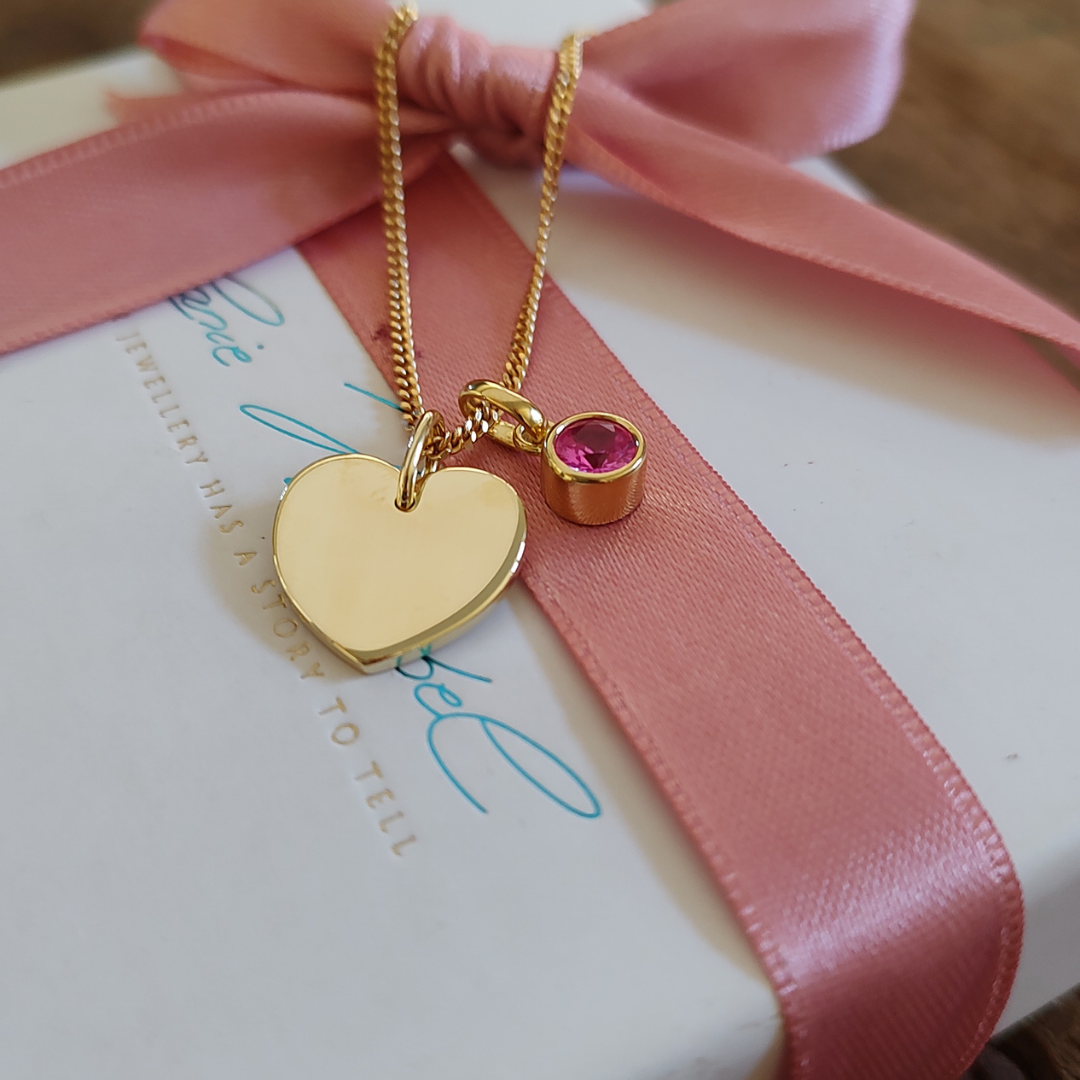 Gold Kette zur Taufe mit Herz und Geburtsstein Anhänger, Geburtsstein Kette für Mädchen, Taufkette Gold mit persönlicher Gravur. Geschenk personalisiert nach meinen Wünschen zur Taufe und kommunion. Kleines Taufgeschenk für Mädchen