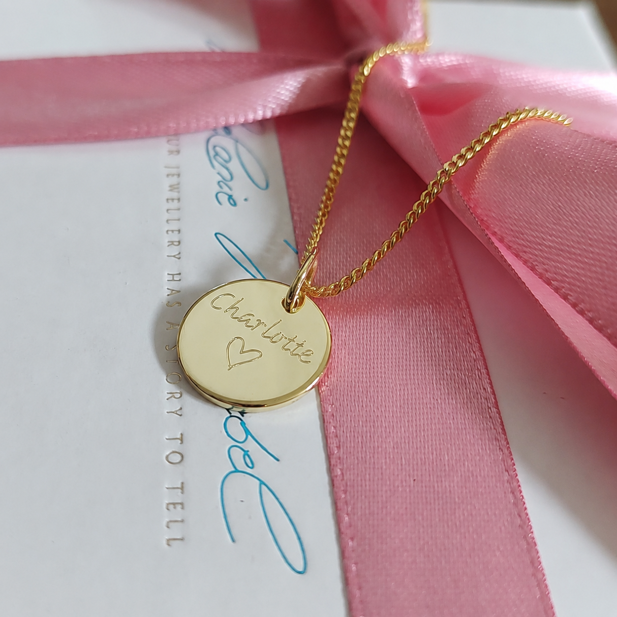 gold kette zur kommunion mädchen, kette mit name zur kommunion mädchen, kette gold zur taufe patenkind, kette taufe gold mädchen, schmuck personalisiert von patentante an patenkind, geschenk für patenkind, schmuck zur einschulung, kleines geschenk zum schulanfang